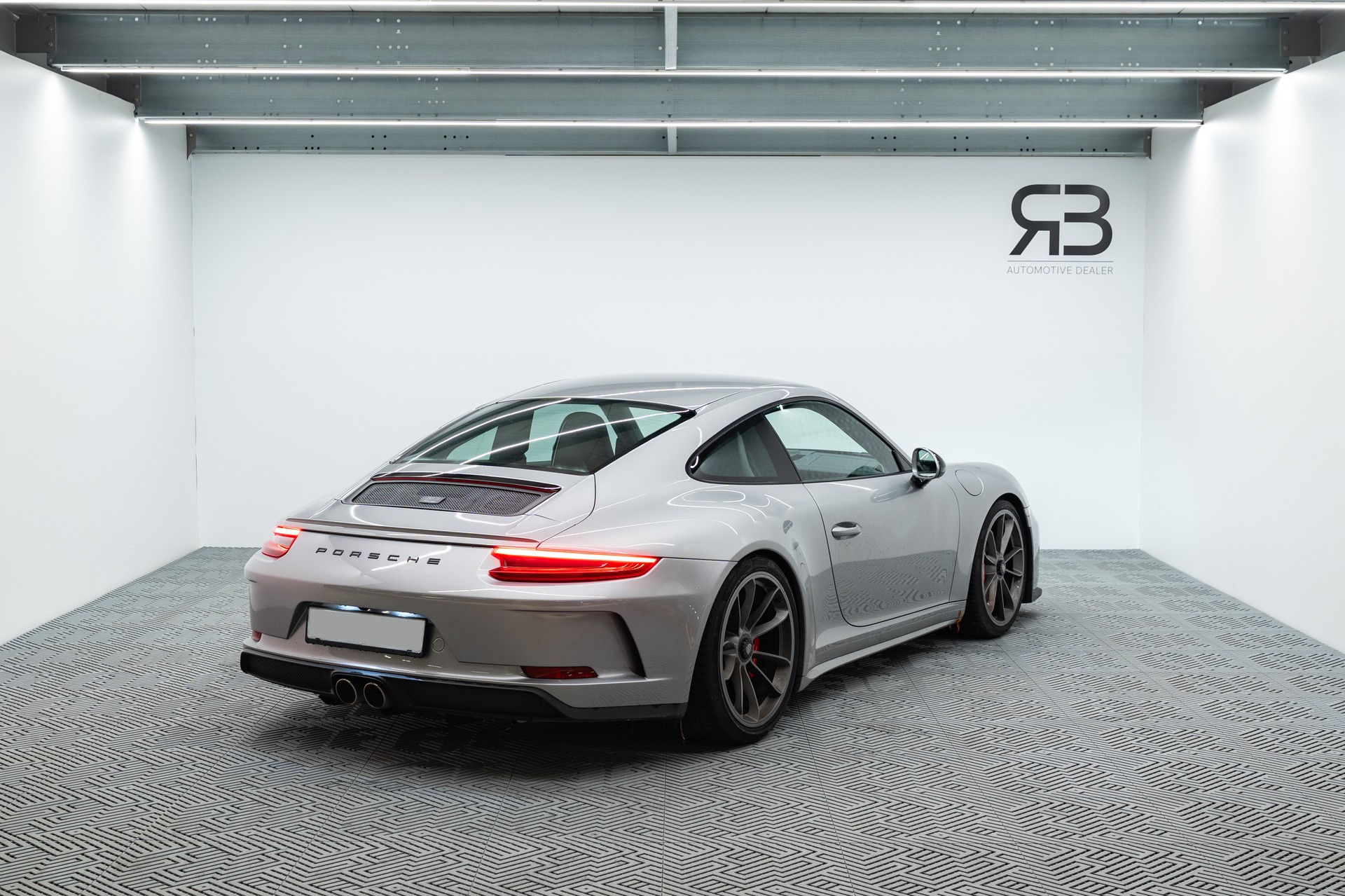 PORSCHE 911 GT3 Touring-image-2