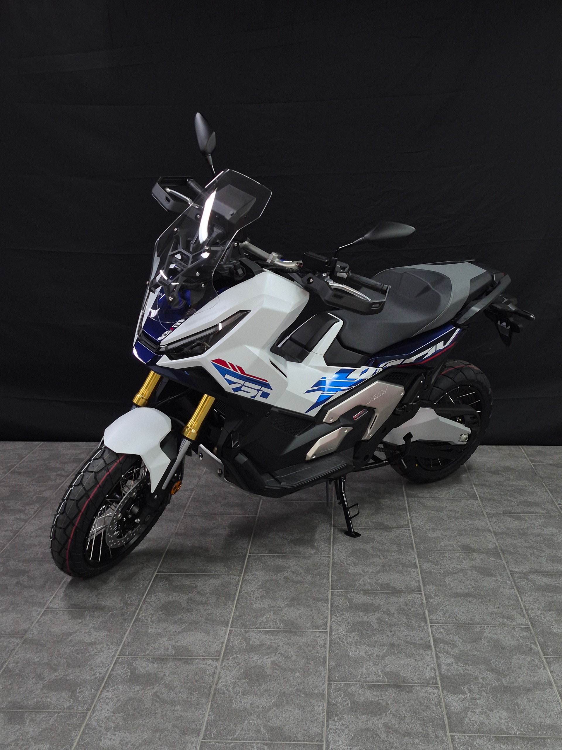 HONDA X-ADV 750 SE-image-11