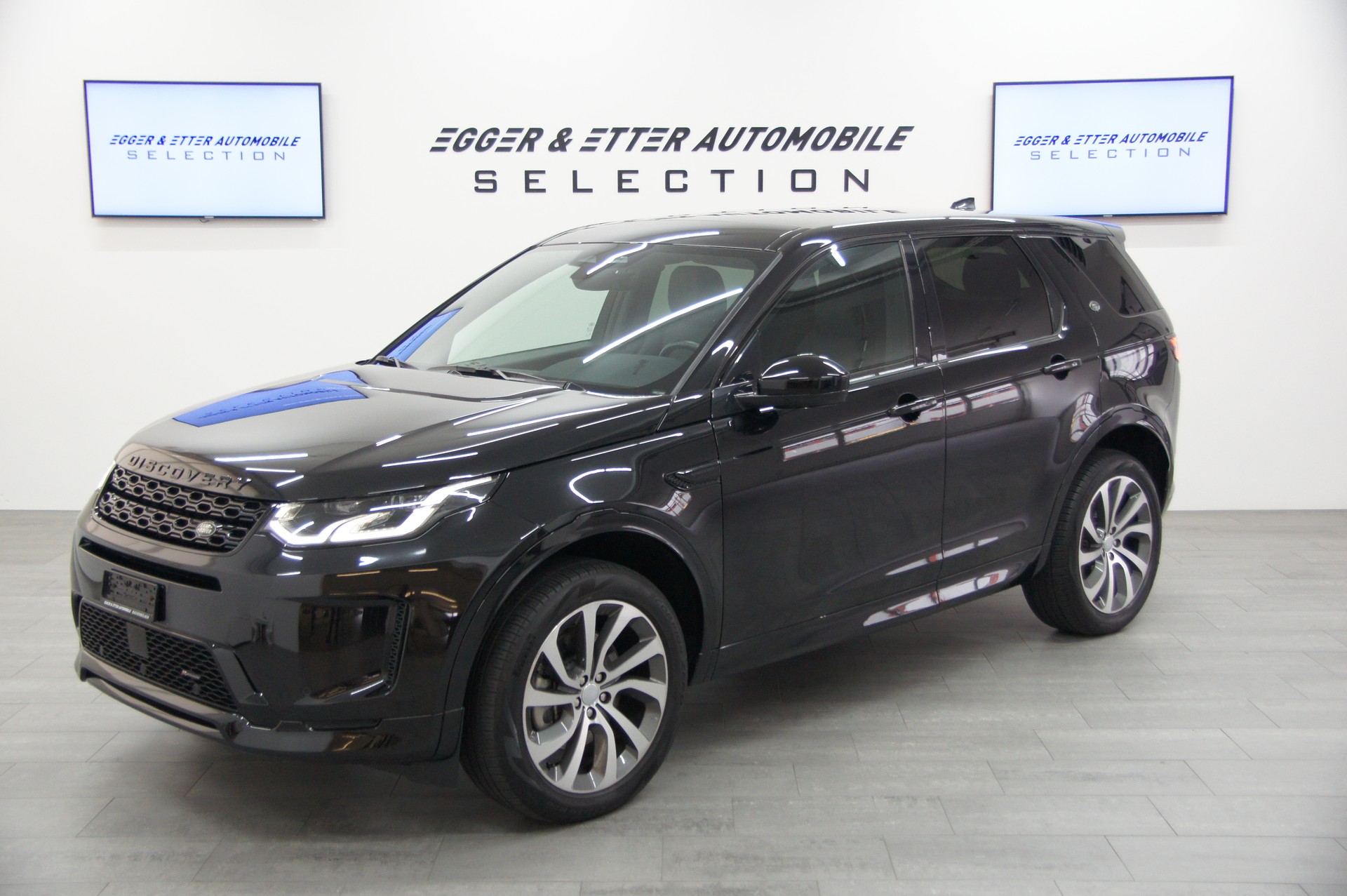 LAND ROVER Discovery Sport D200 2.0D TD4 MHEV HSE AT9-showroom-element-1