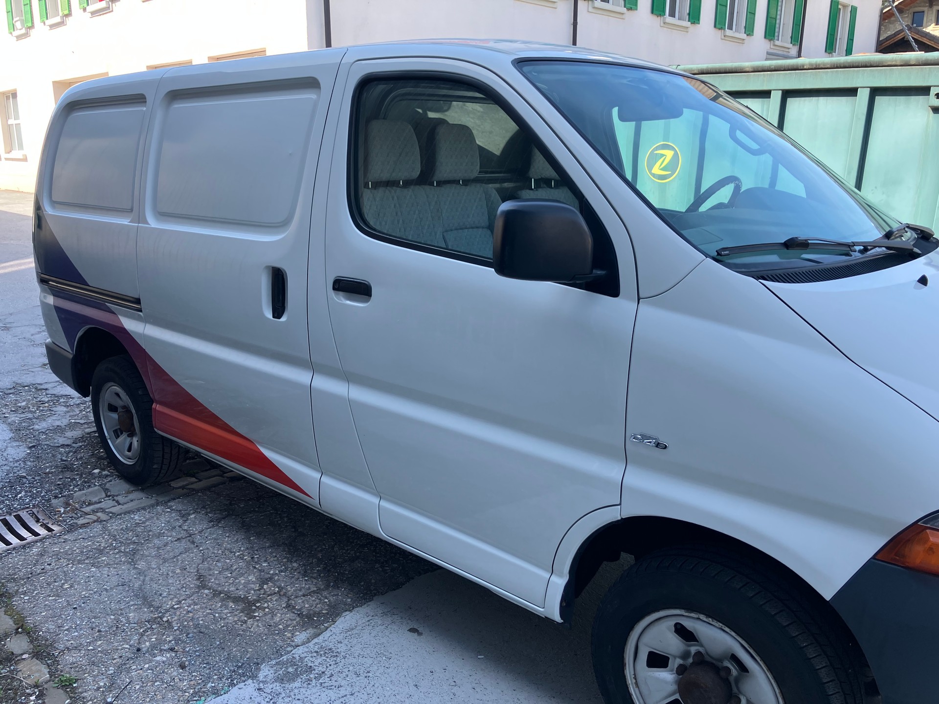 TOYOTA Hiace D-4D LWB 4WD Van-image-2