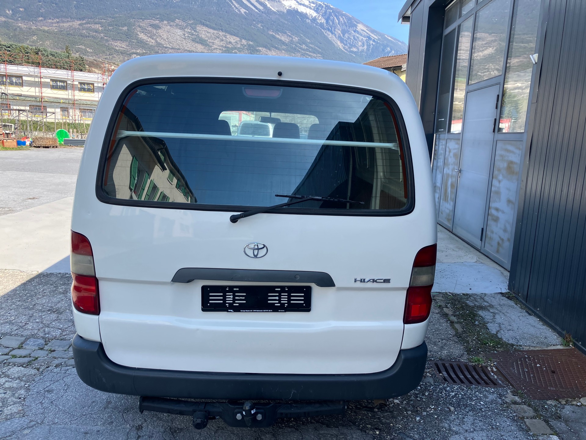 TOYOTA Hiace D-4D LWB 4WD Van-image-1