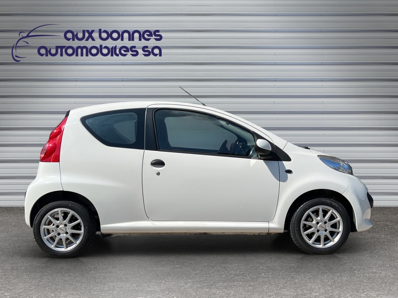 PEUGEOT 107 1.0 Trendy-image-7