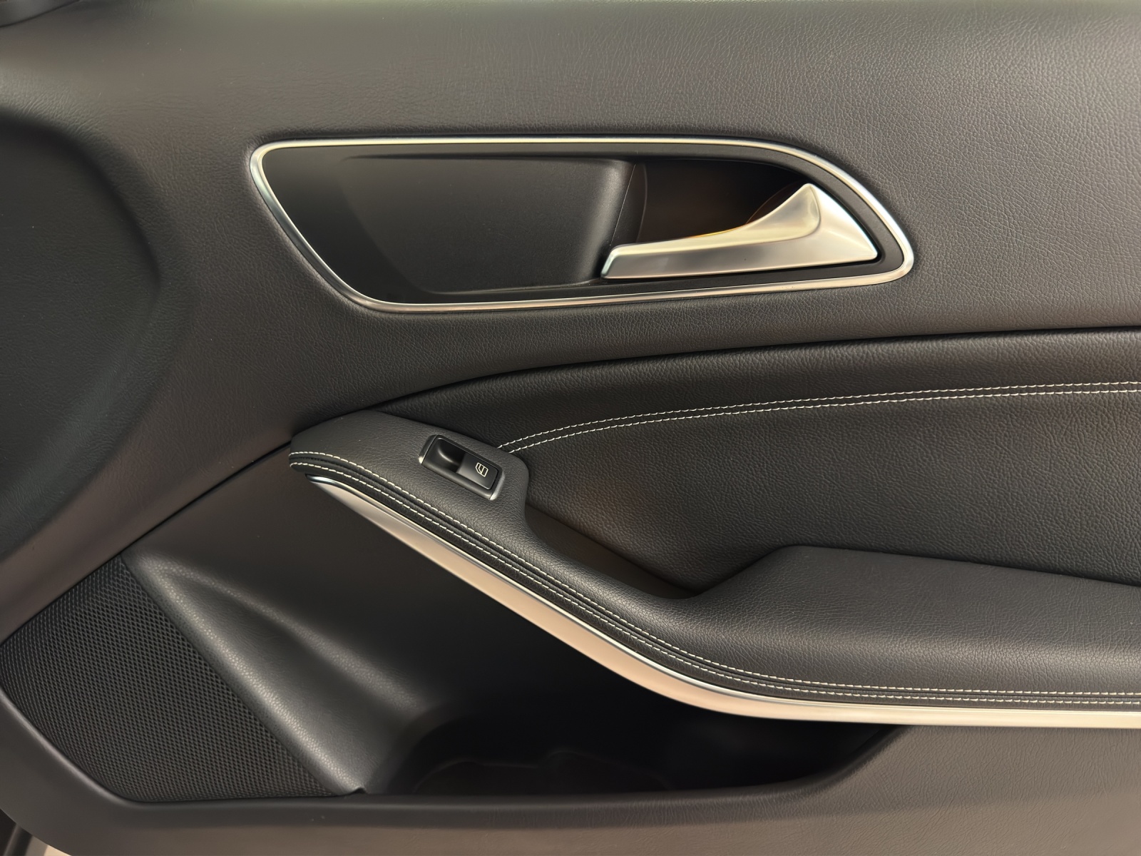 MERCEDES-BENZ GLA 200 Night Star-image-15