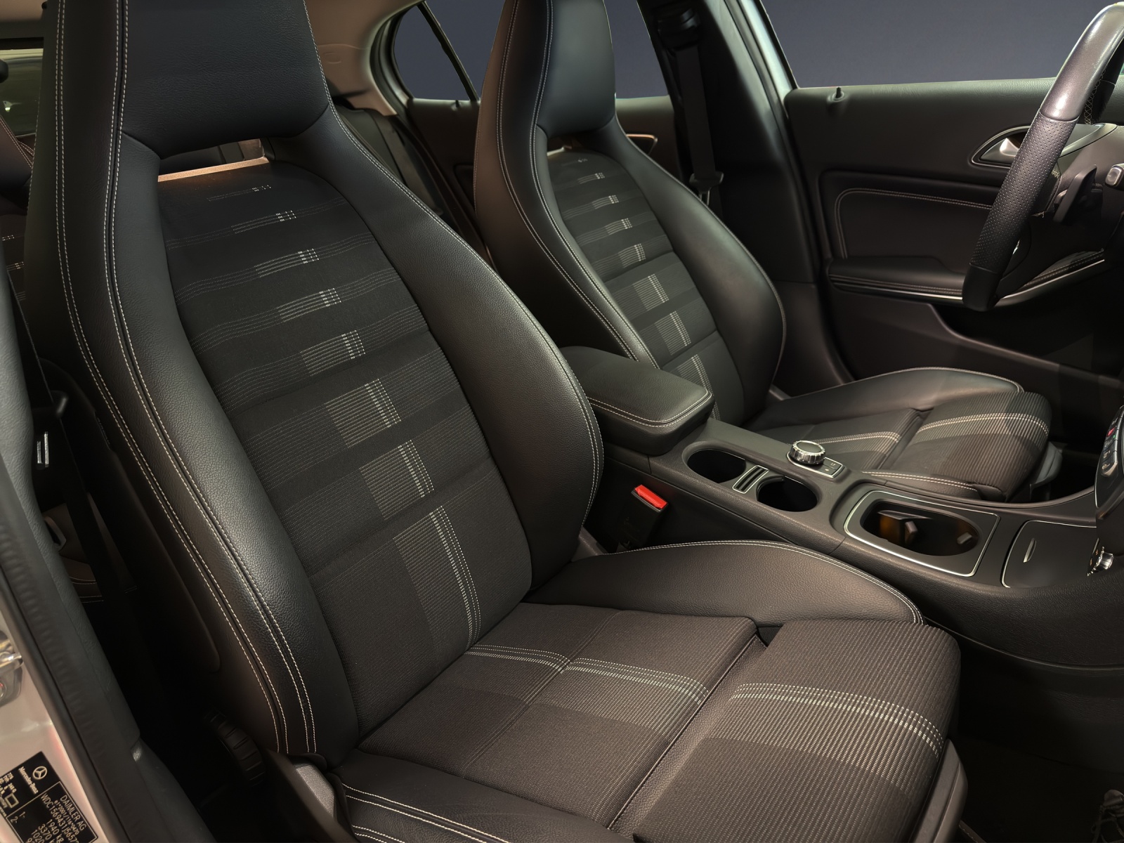 MERCEDES-BENZ GLA 200 Night Star-image-13