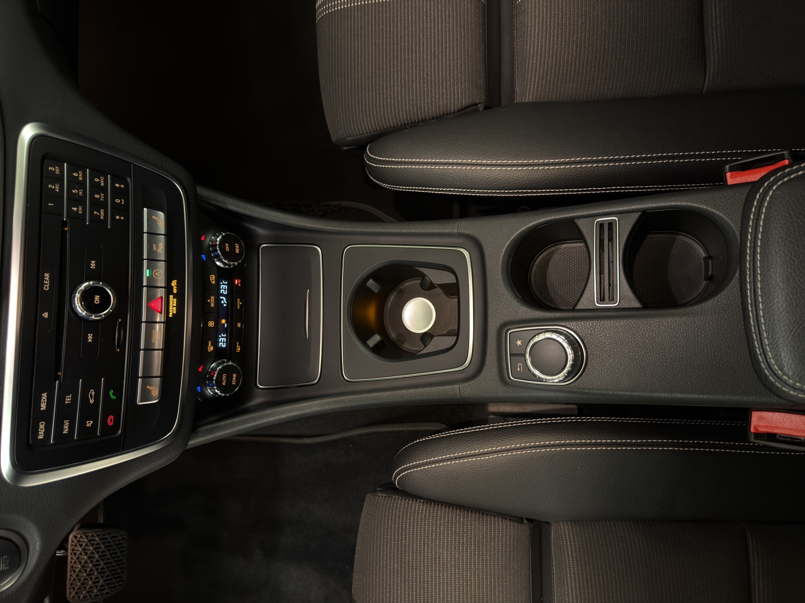 MERCEDES-BENZ GLA 200 Night Star-image-9