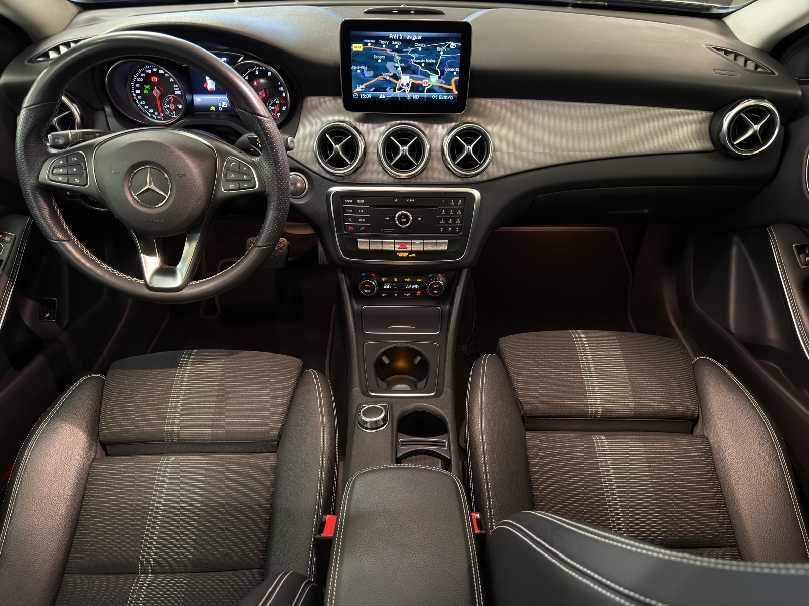 MERCEDES-BENZ GLA 200 Night Star-image-5