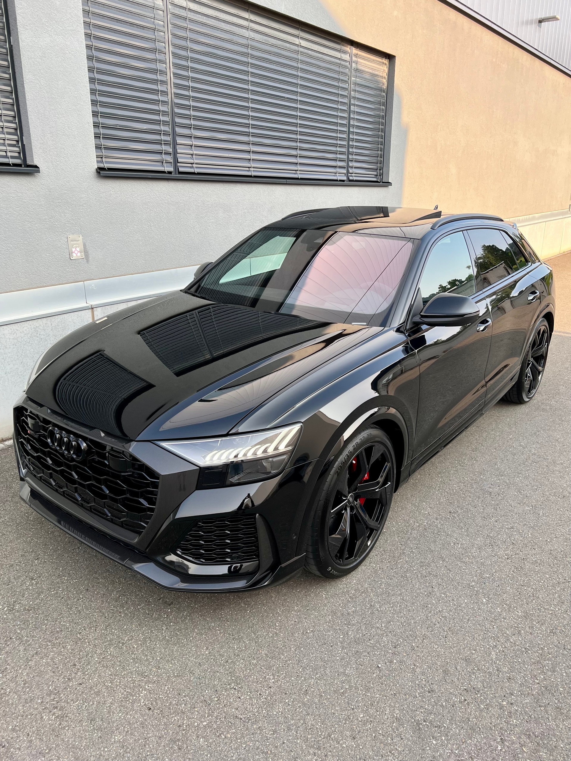AUDI RSQ8 quattro tiptronic-image-25