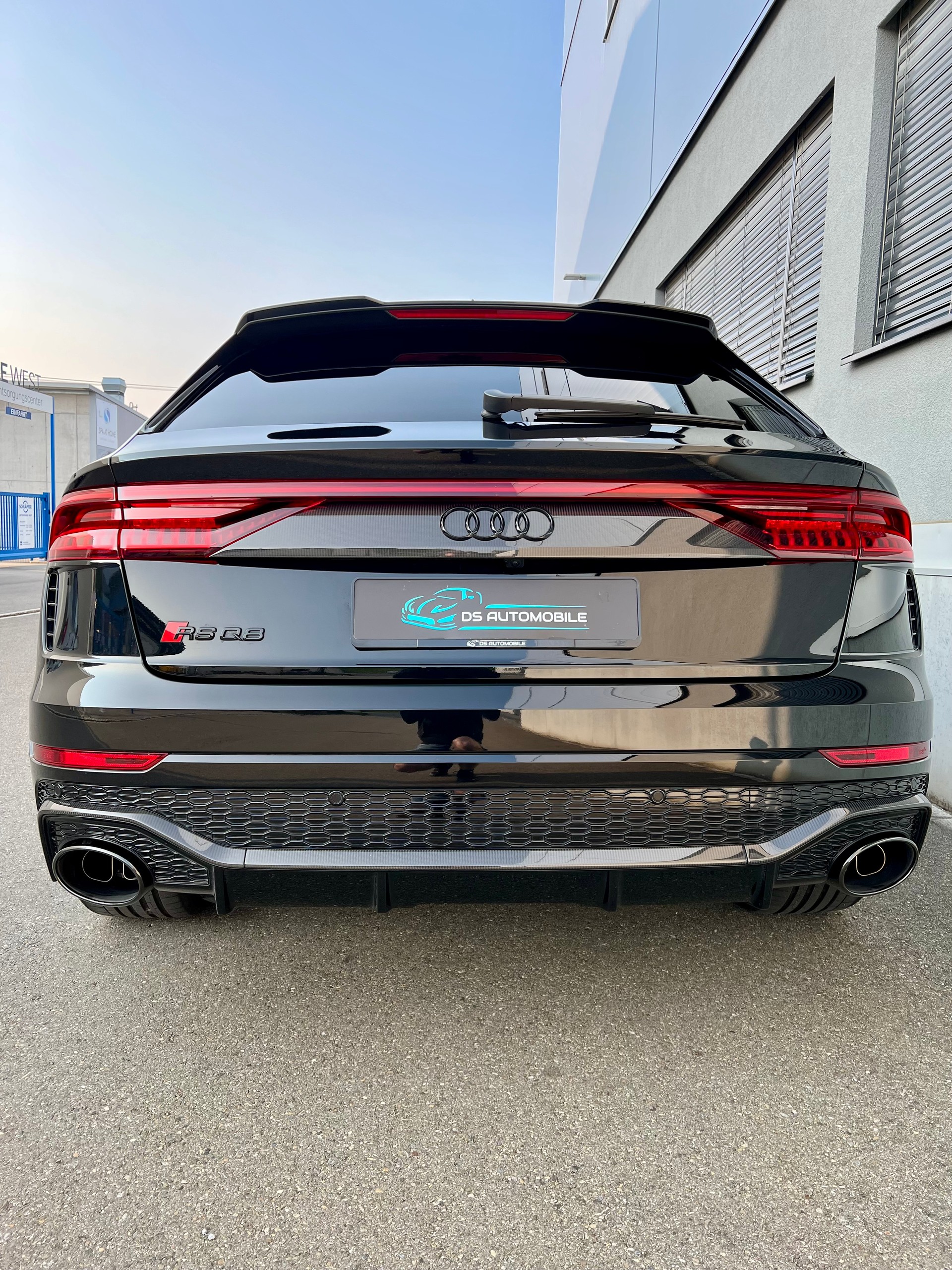 AUDI RSQ8 quattro tiptronic-showroom-element-3