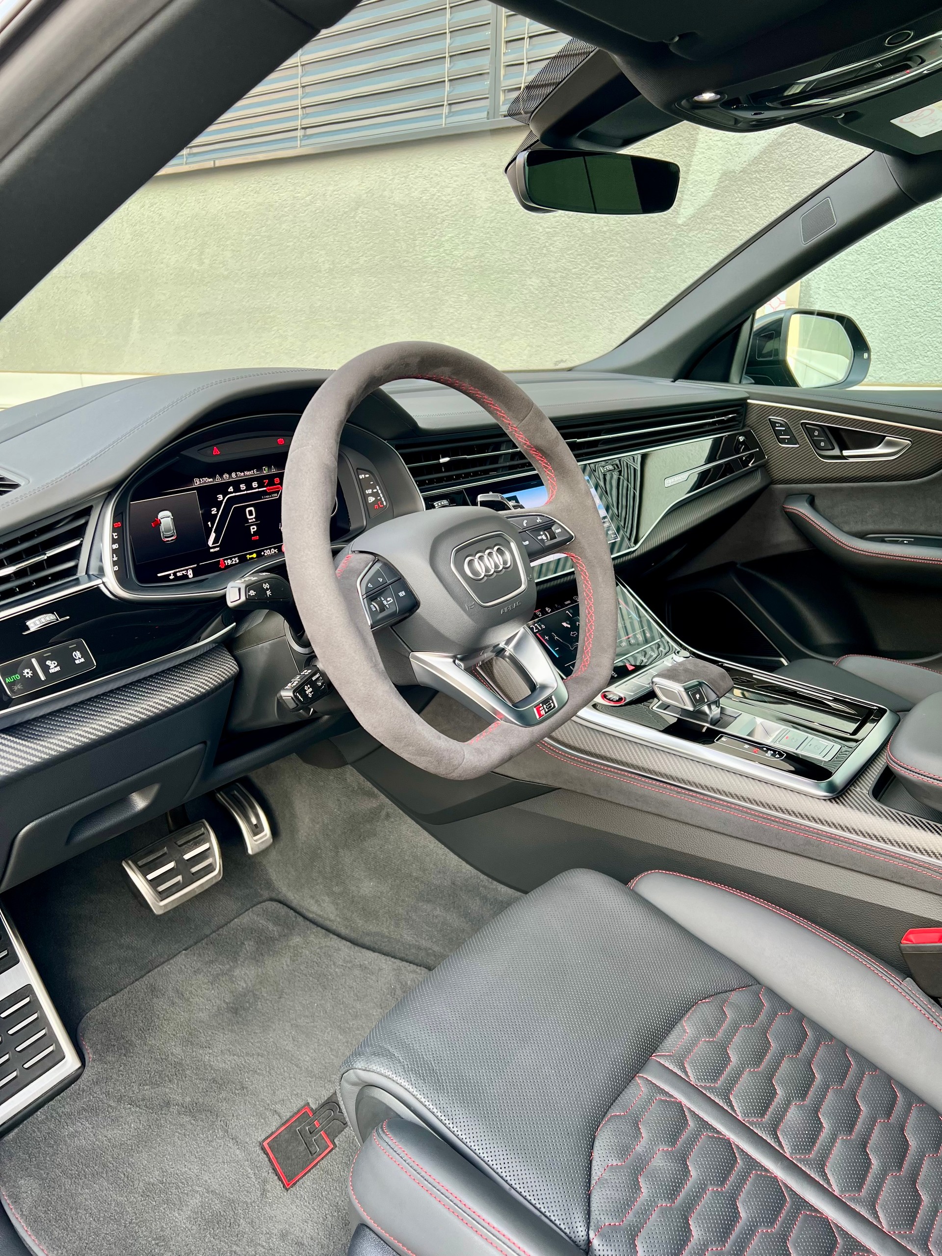 AUDI RSQ8 quattro tiptronic-image-11