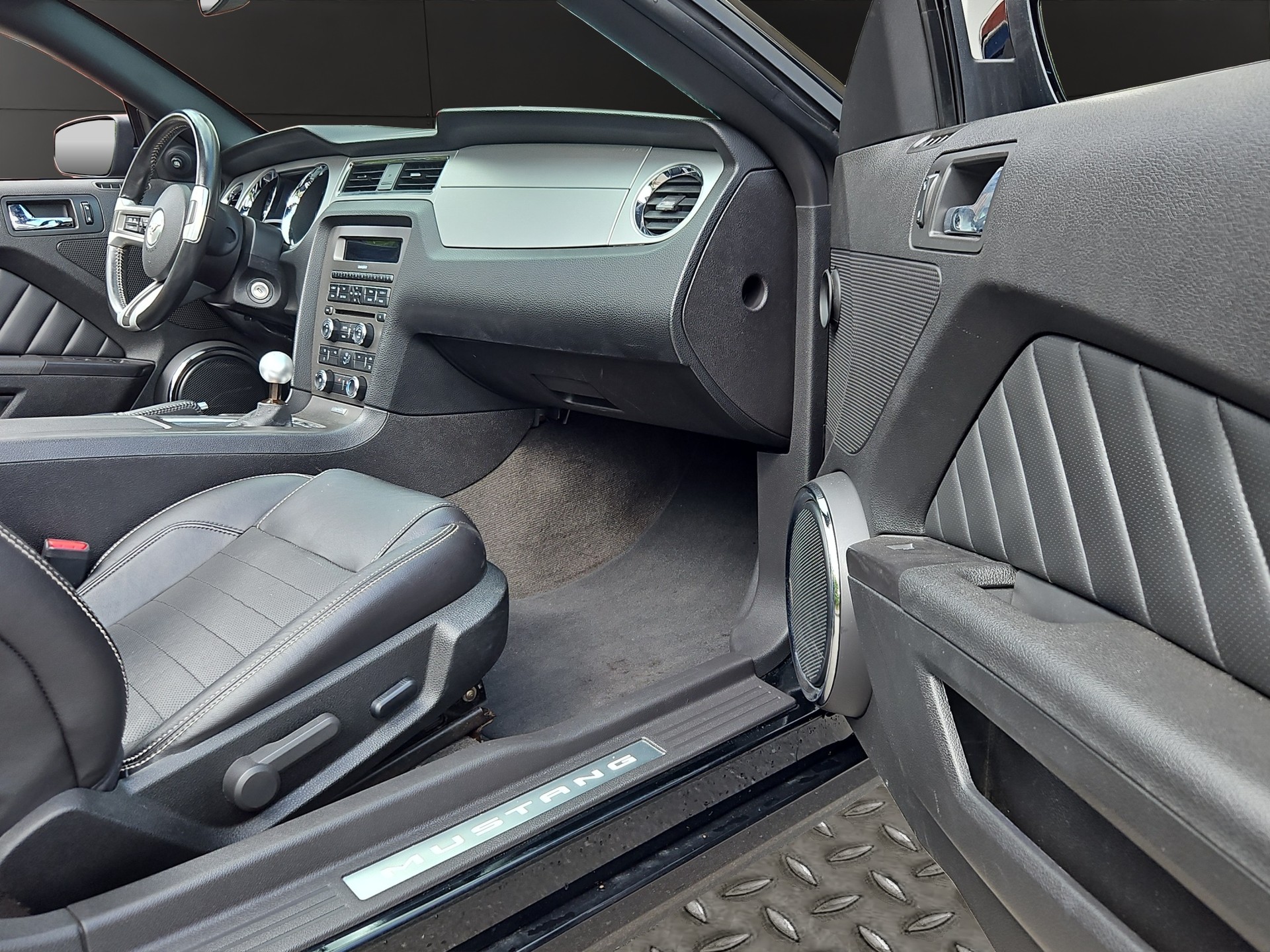 FORD Mustang GT 5.0 Manual-image-25