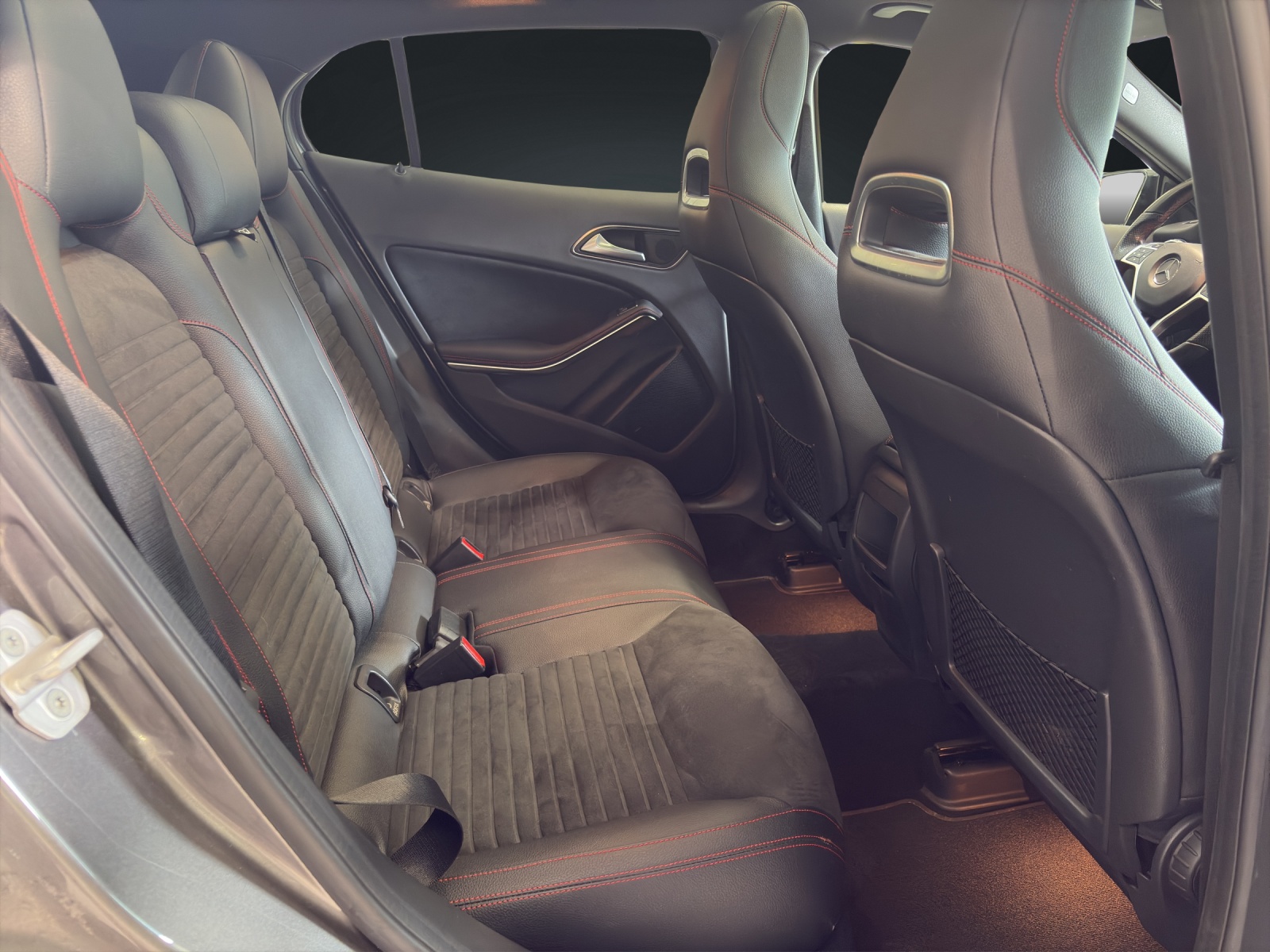 MERCEDES-BENZ GLA 250 AMG Line 4Matic 7G-DCT-image-14