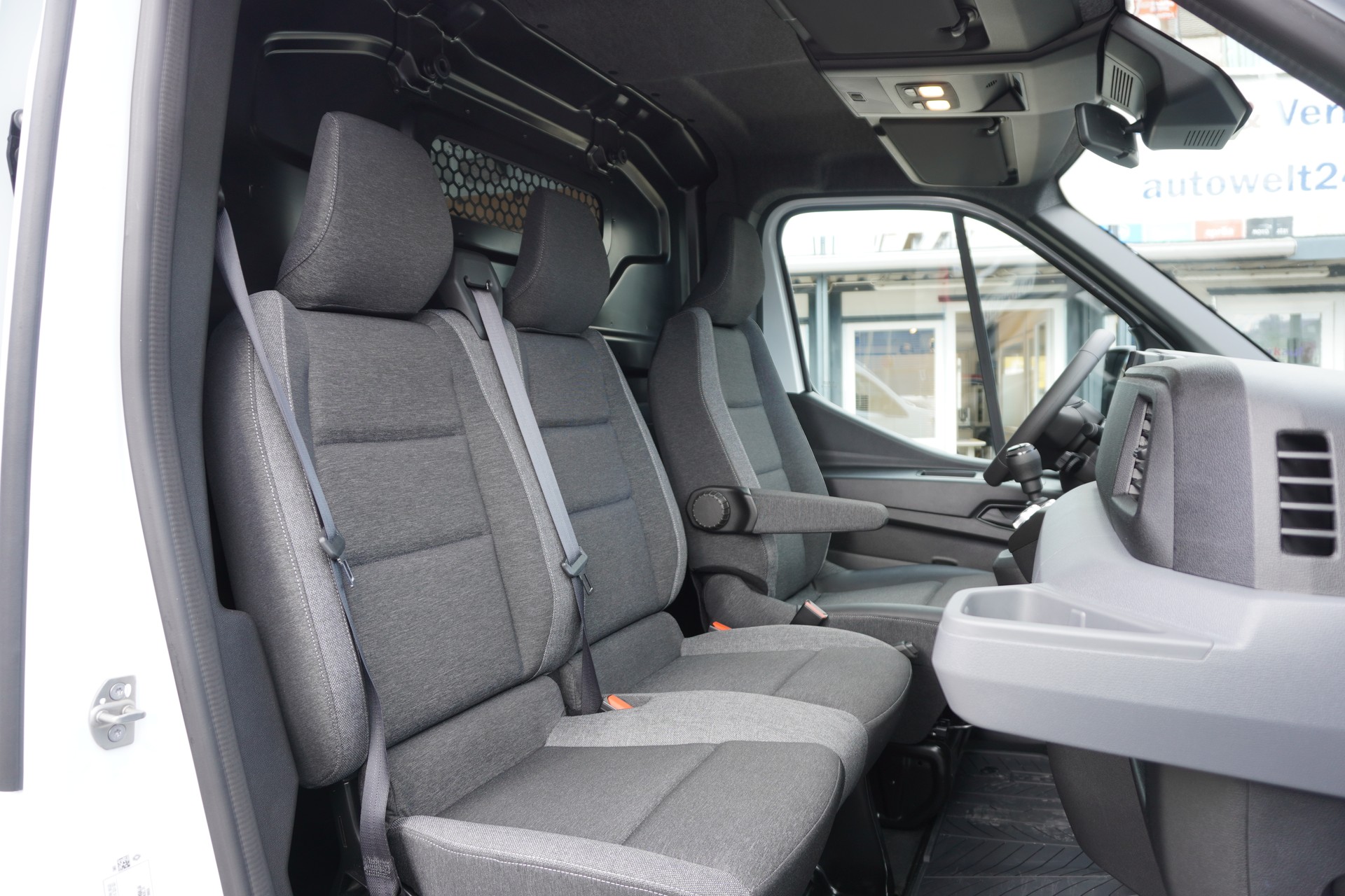 RENAULT Master T33 2.0 Blue dCi 105 L2H2 Advance-image-17