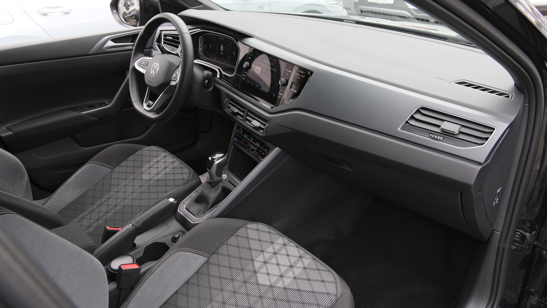 VW Taigo 1.0 TSI R-Line DSG-image-13
