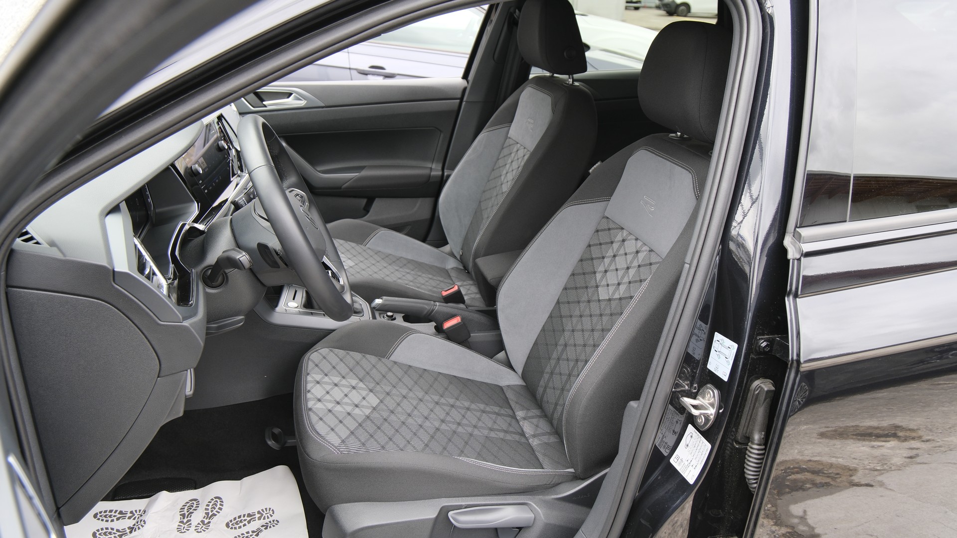 VW Taigo 1.0 TSI R-Line DSG-showroom-element-3