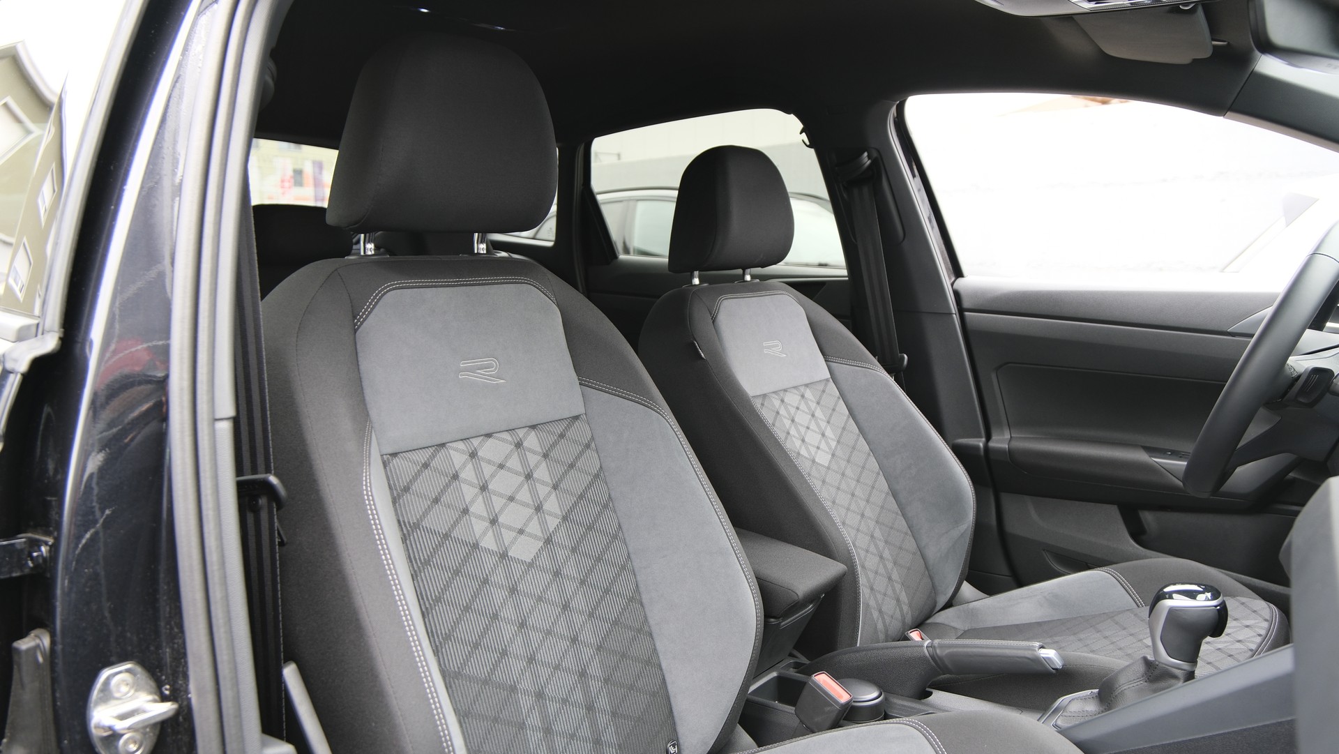 VW Taigo 1.0 TSI R-Line DSG-image-23