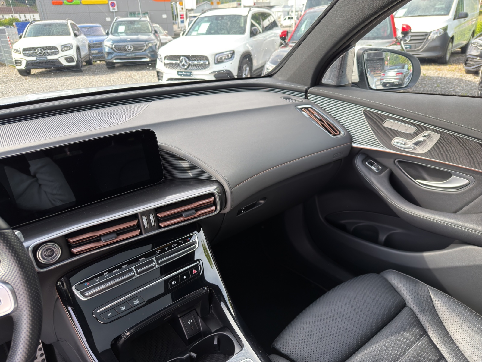 MERCEDES-BENZ EQC 400 AMG Line 4Matic-image-10