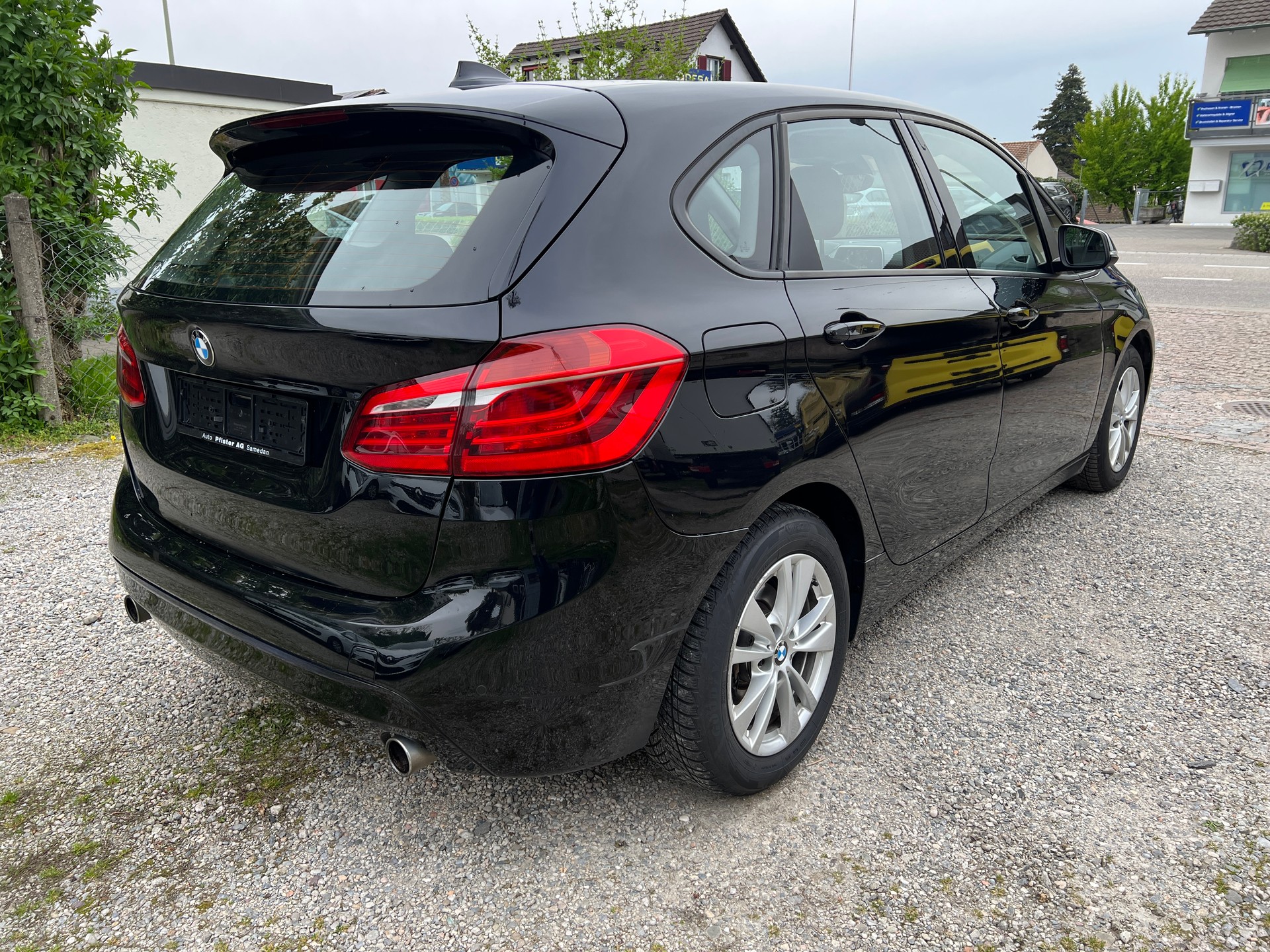 BMW 220d xDrive Active Tourer Steptronic-image-3