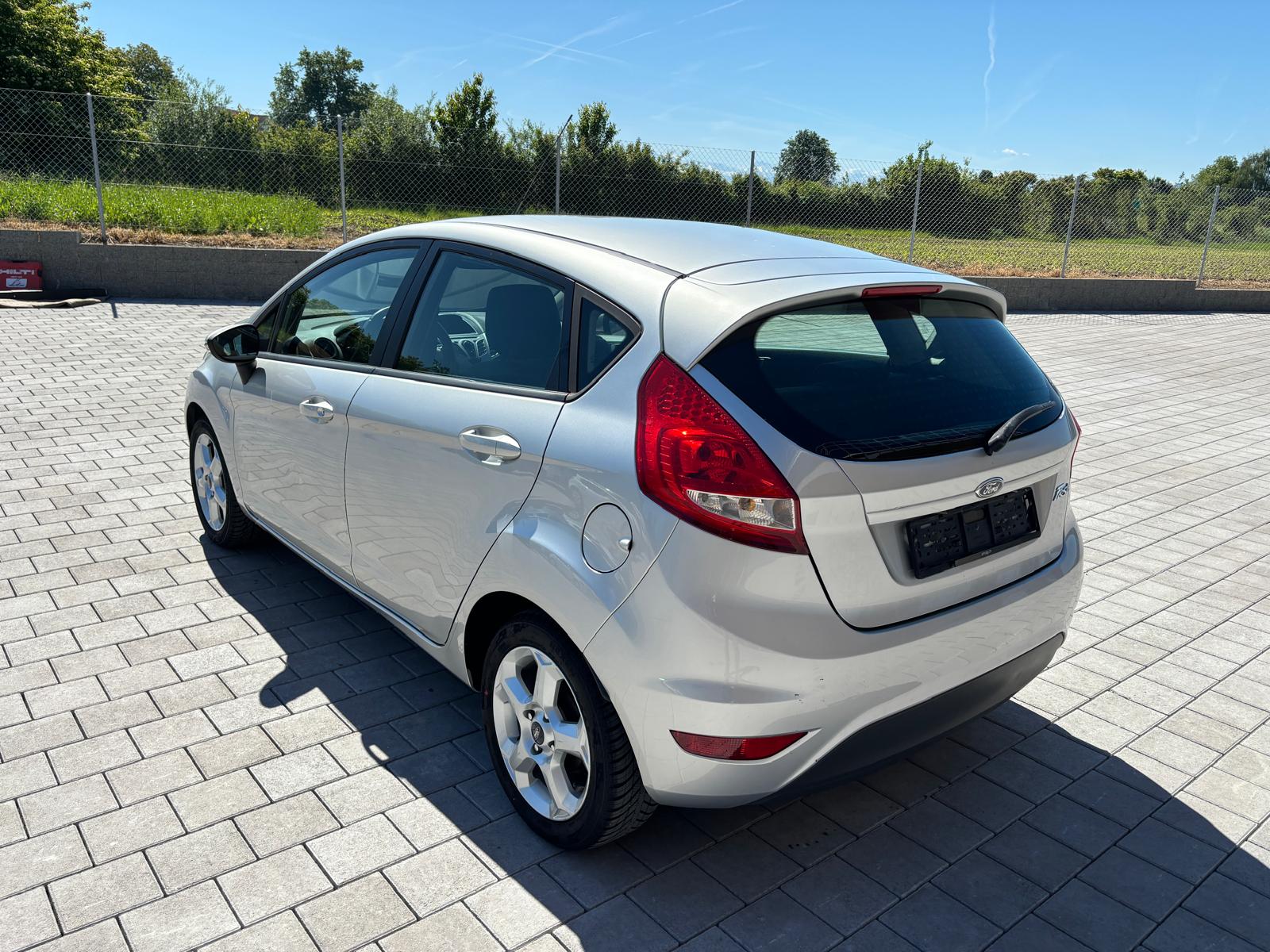 FORD Fiesta 1.25 16V Ambiente-image-5