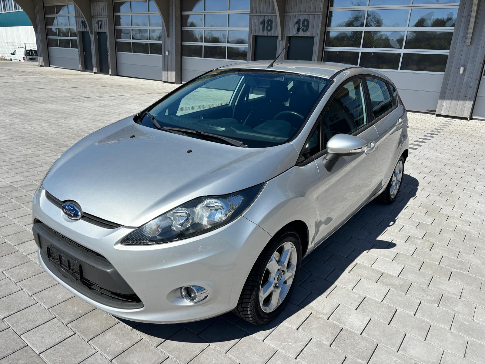 FORD Fiesta 1.25 16V Ambiente-image-1