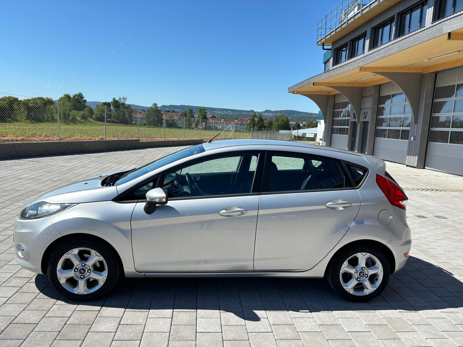 FORD Fiesta 1.25 16V Ambiente-image-4