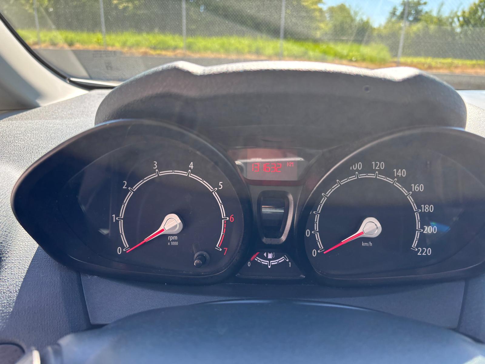 FORD Fiesta 1.25 16V Ambiente-image-10