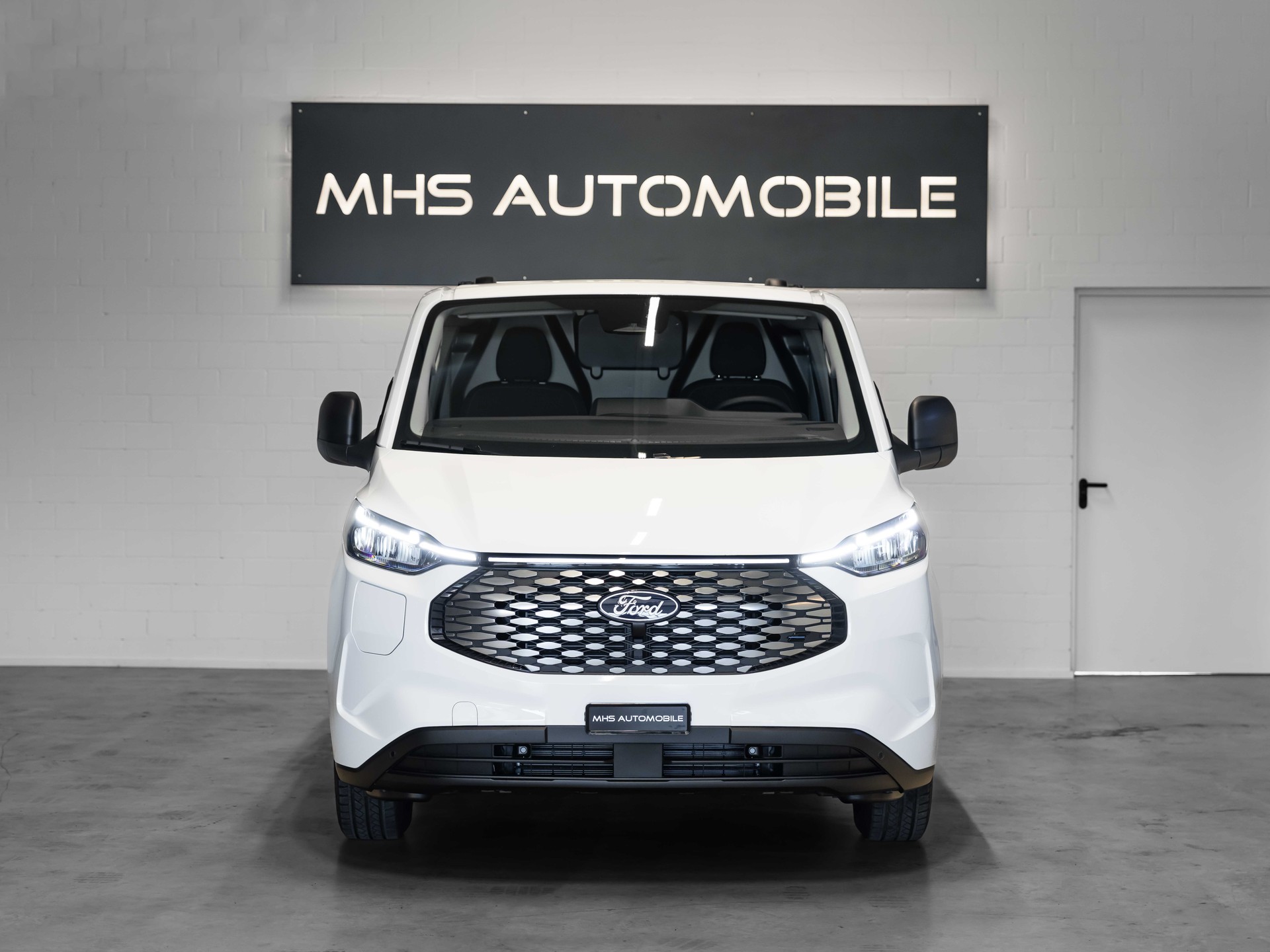 FORD Transit Custom Van 340 L2H1 65kWh Trend 3500KG ANHÄNGELAST-image-14