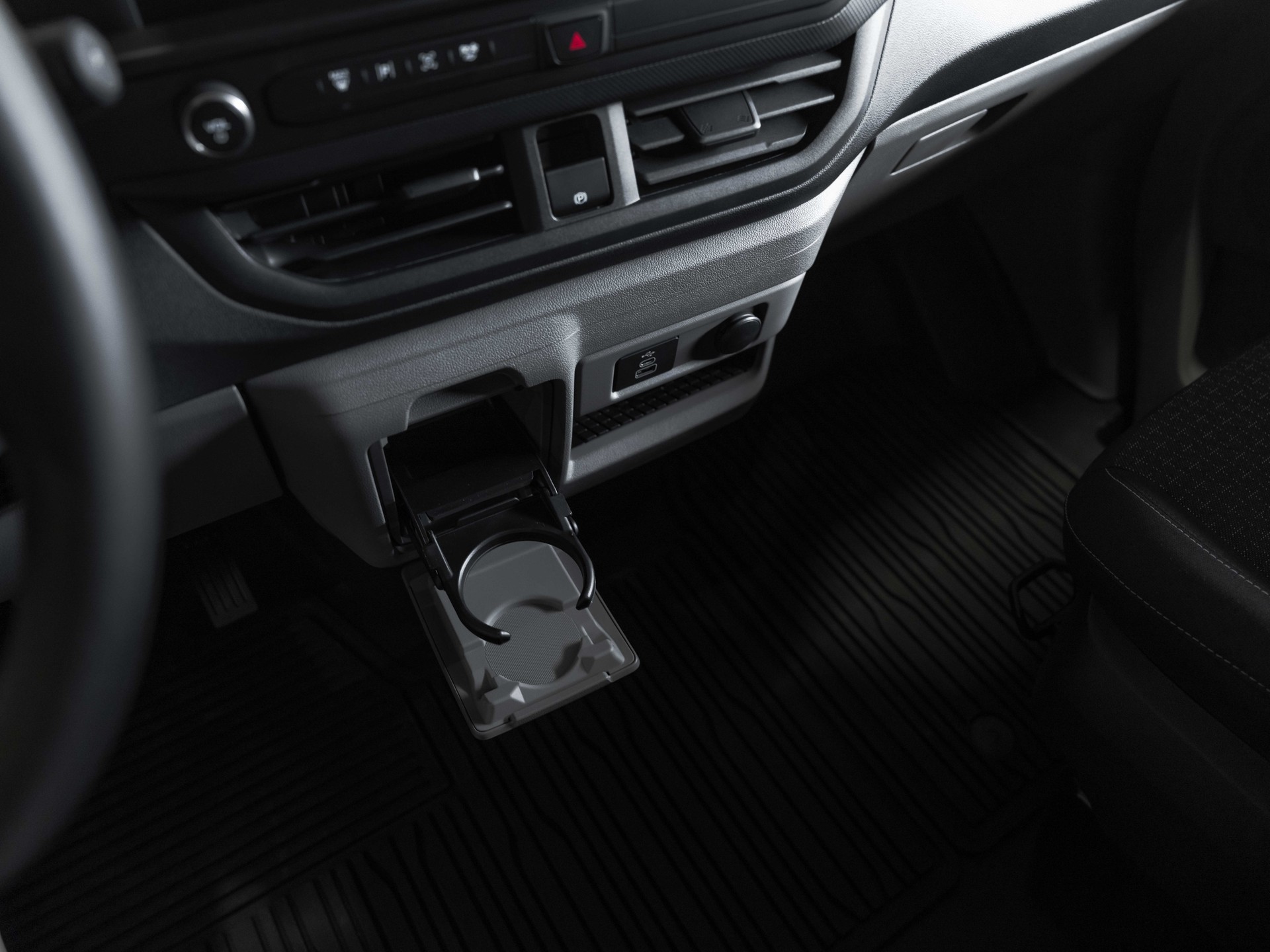 FORD Transit Custom Van 340 L2H1 65kWh Trend 3500KG ANHÄNGELAST-image-38