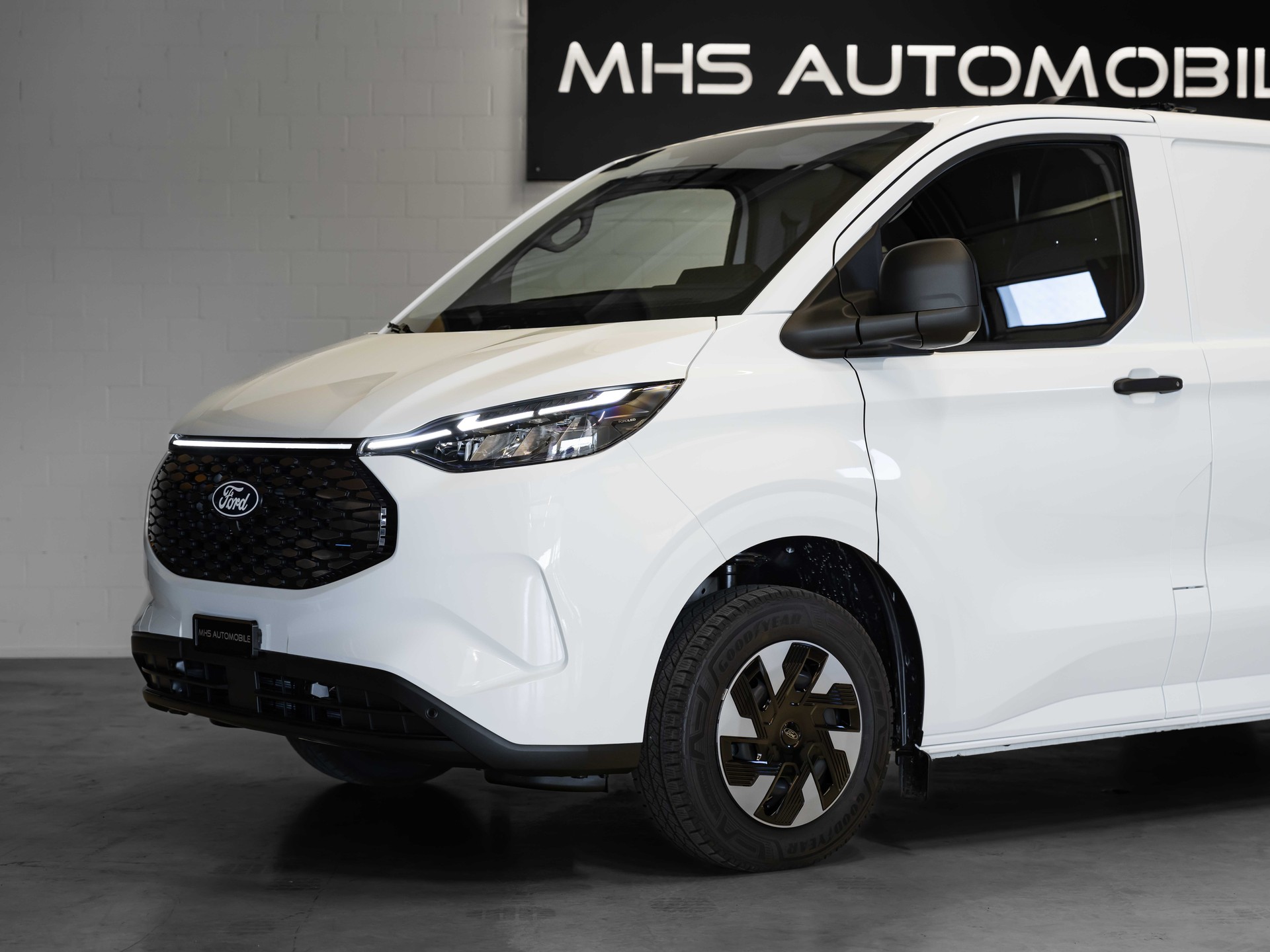 FORD Transit Custom Van 340 L2H1 65kWh Trend 3500KG ANHÄNGELAST-showroom-element-2