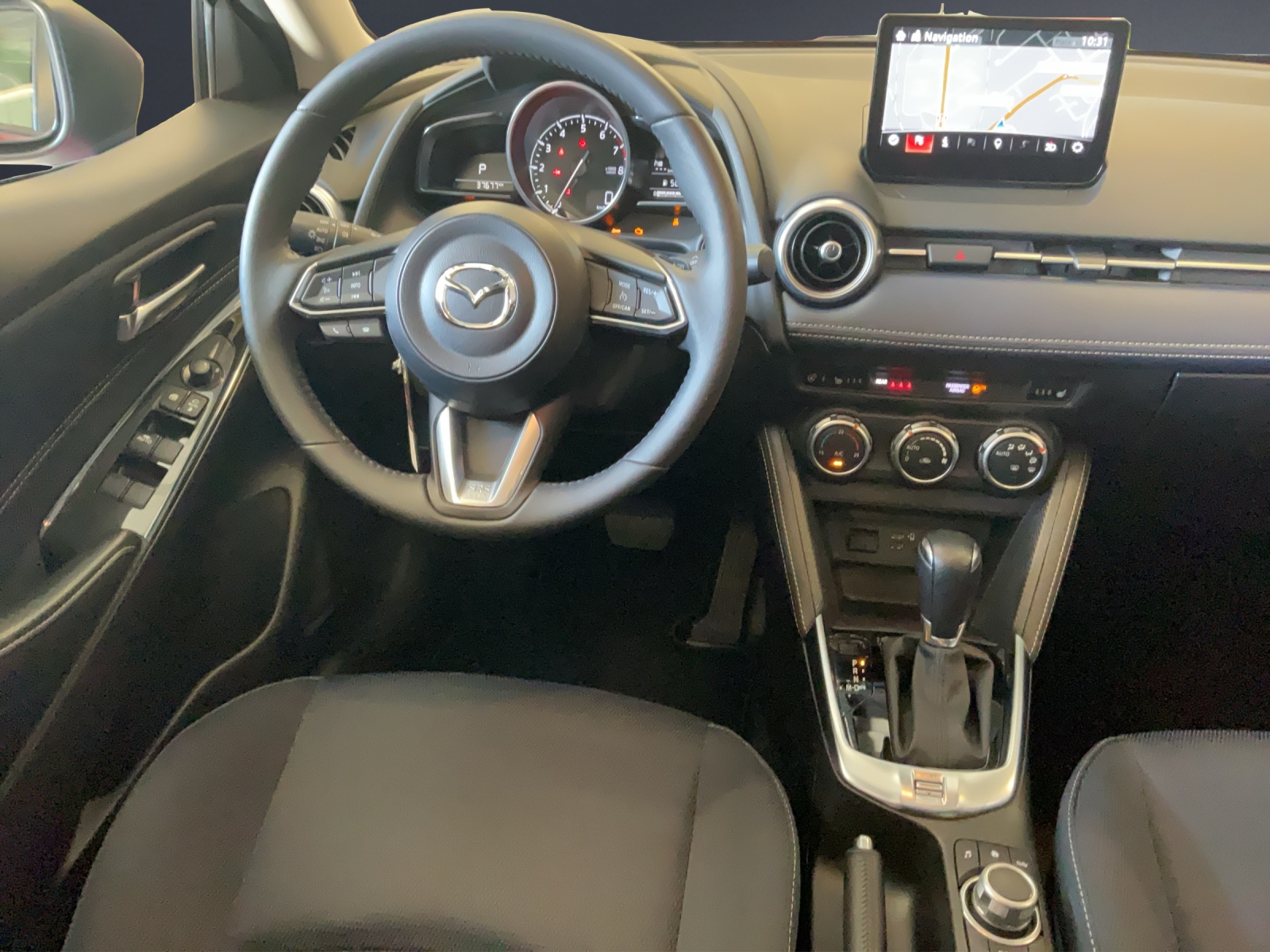 MAZDA 2 G 90 MHD Revolution-image-9