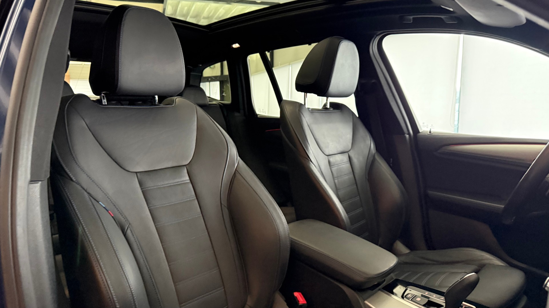 BMW X3 M40i-showroom-element-2