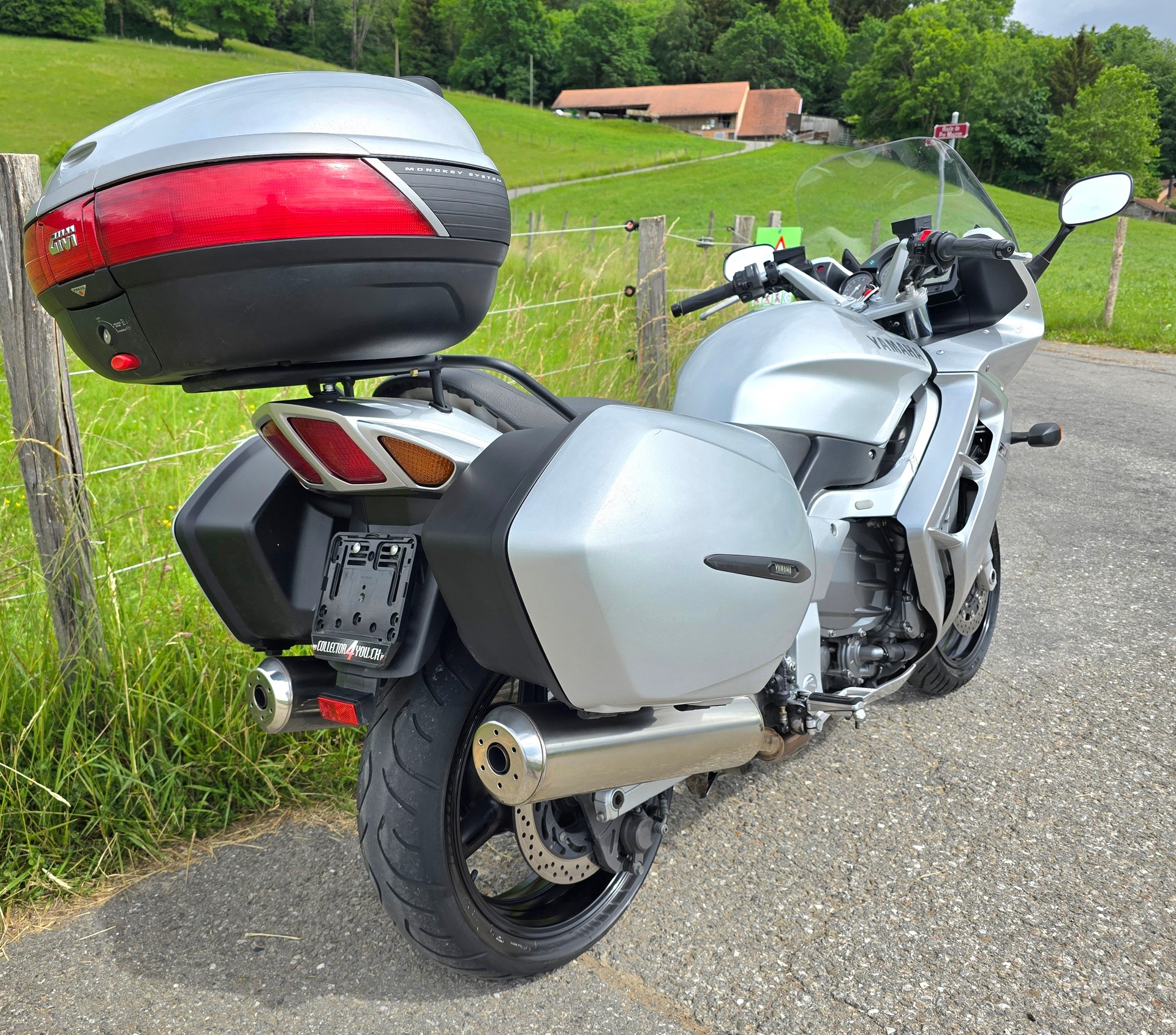 YAMAHA FJR 1300-image-3
