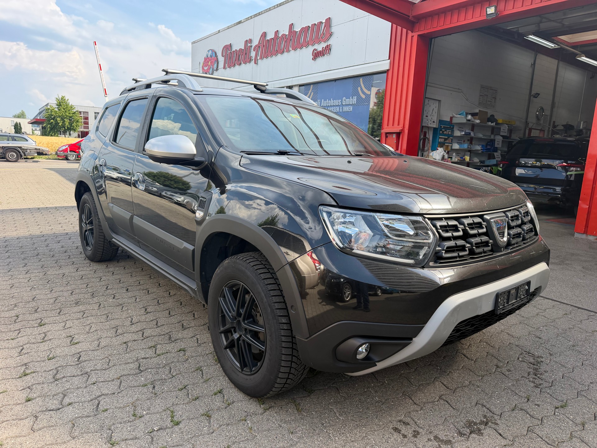 DACIA Duster TCe 125 Essential 4x4-showroom-element-1