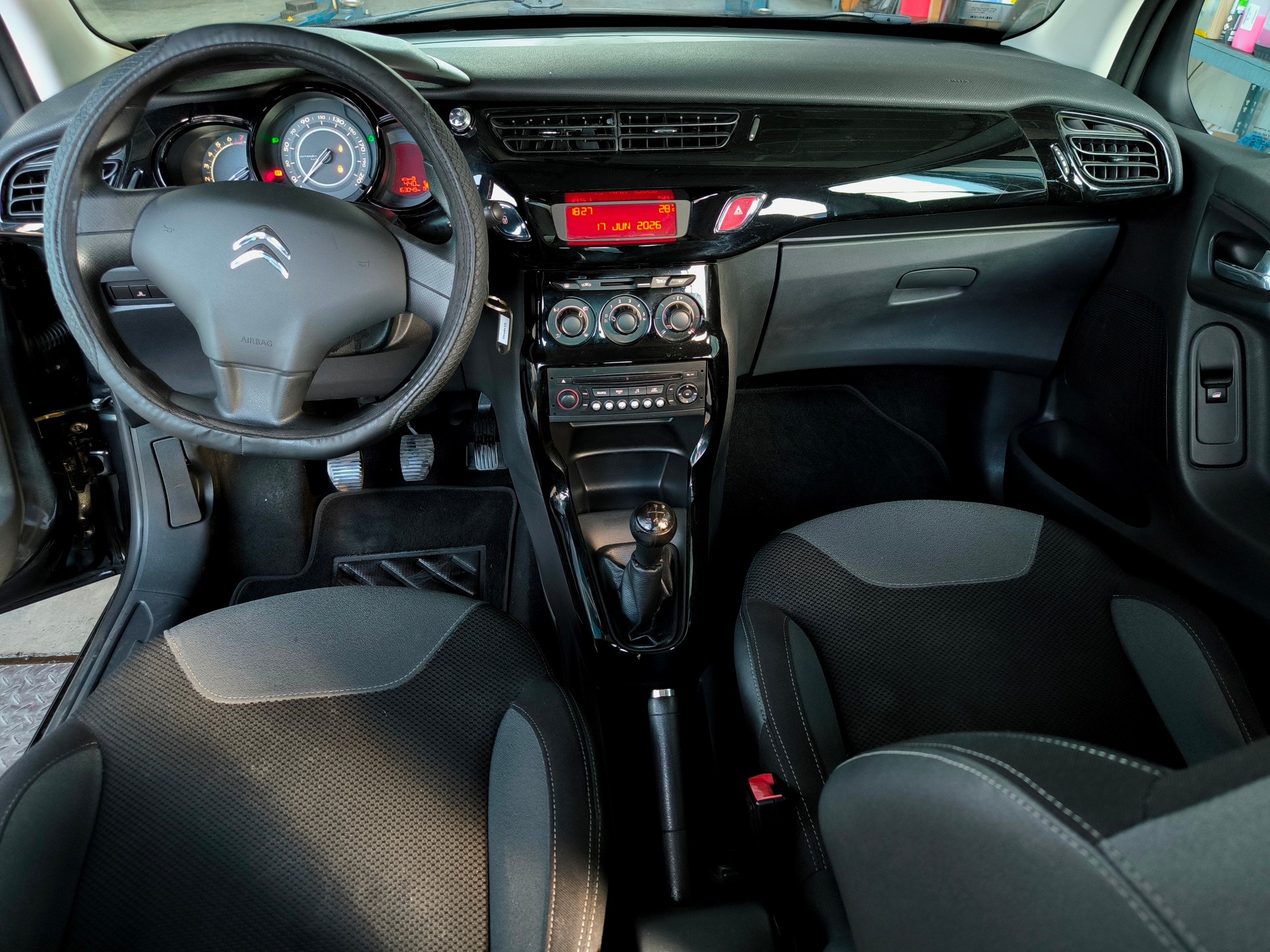 CITROEN C3 1.4i Tonic-image-3