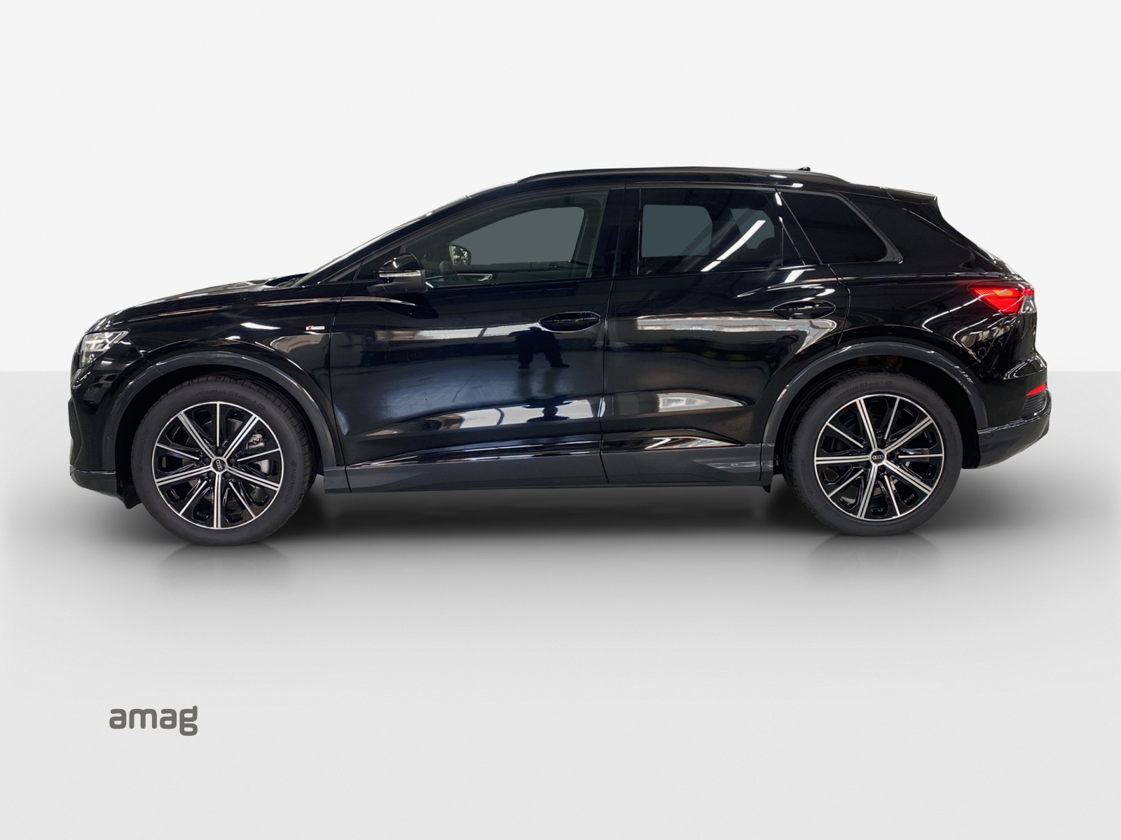 AUDI Q4 e-tron 45 Attraction quattro-showroom-element-1