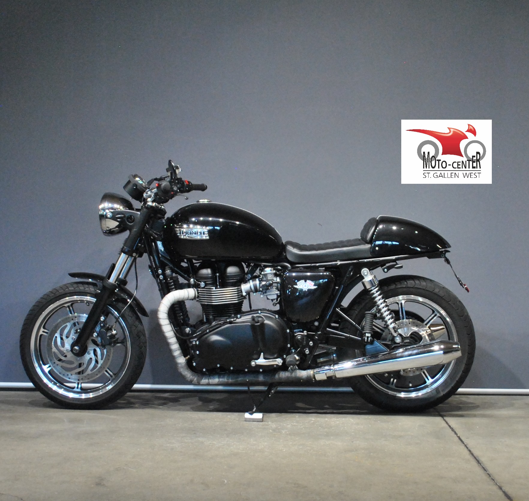 TRIUMPH Bonneville 900 i-image-2