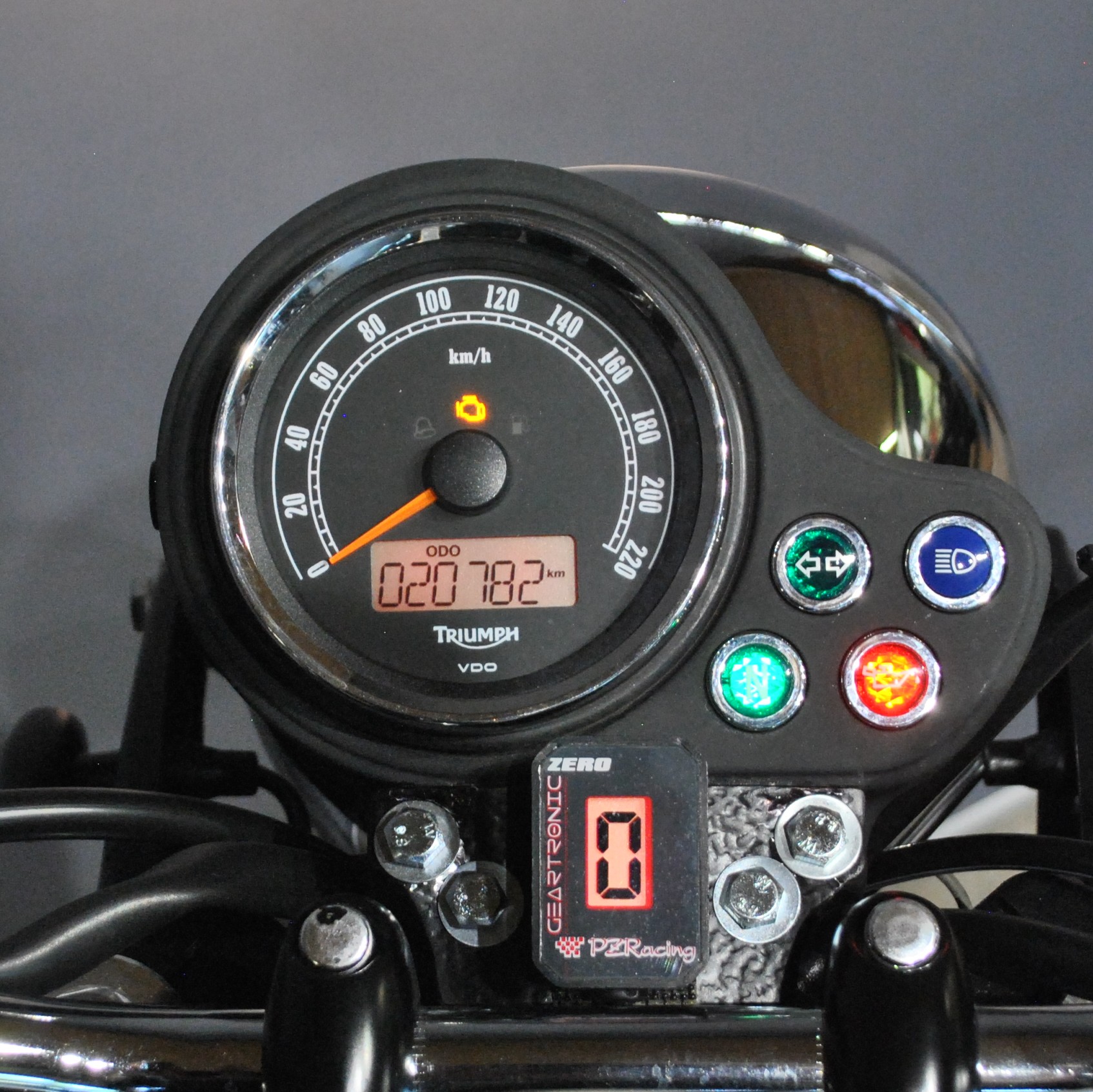 TRIUMPH Bonneville 900 i-image-5