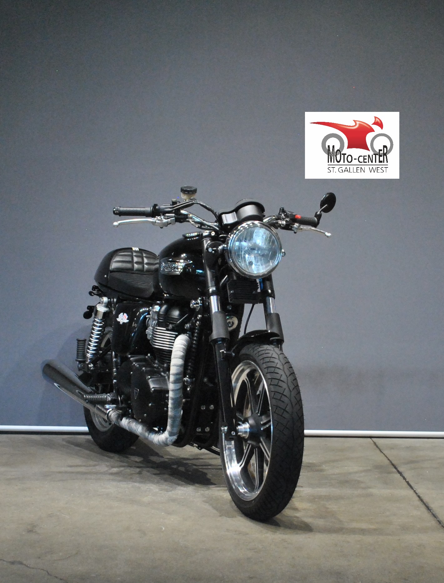 TRIUMPH Bonneville 900 i-image-0
