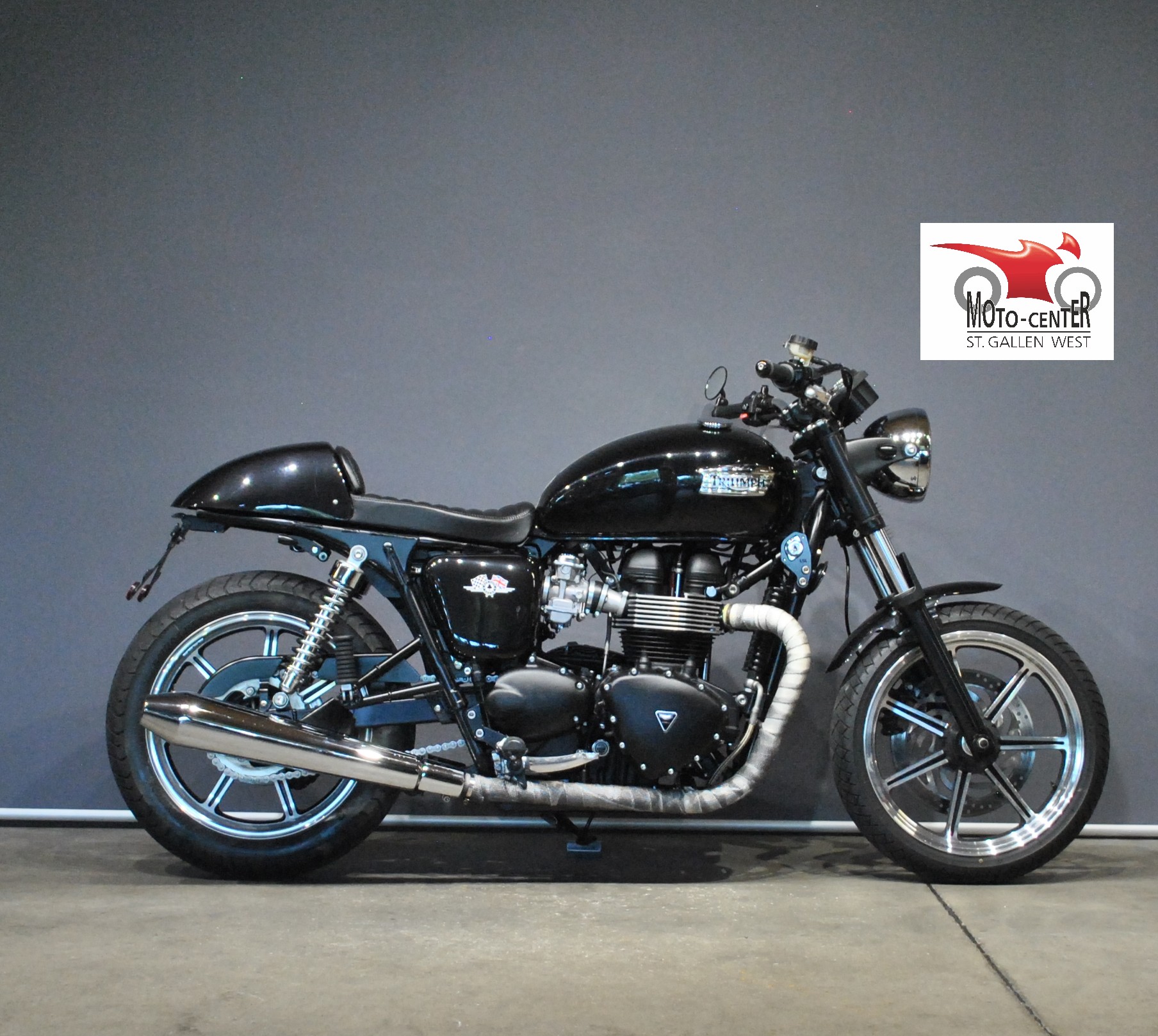 TRIUMPH Bonneville 900 i-image-1