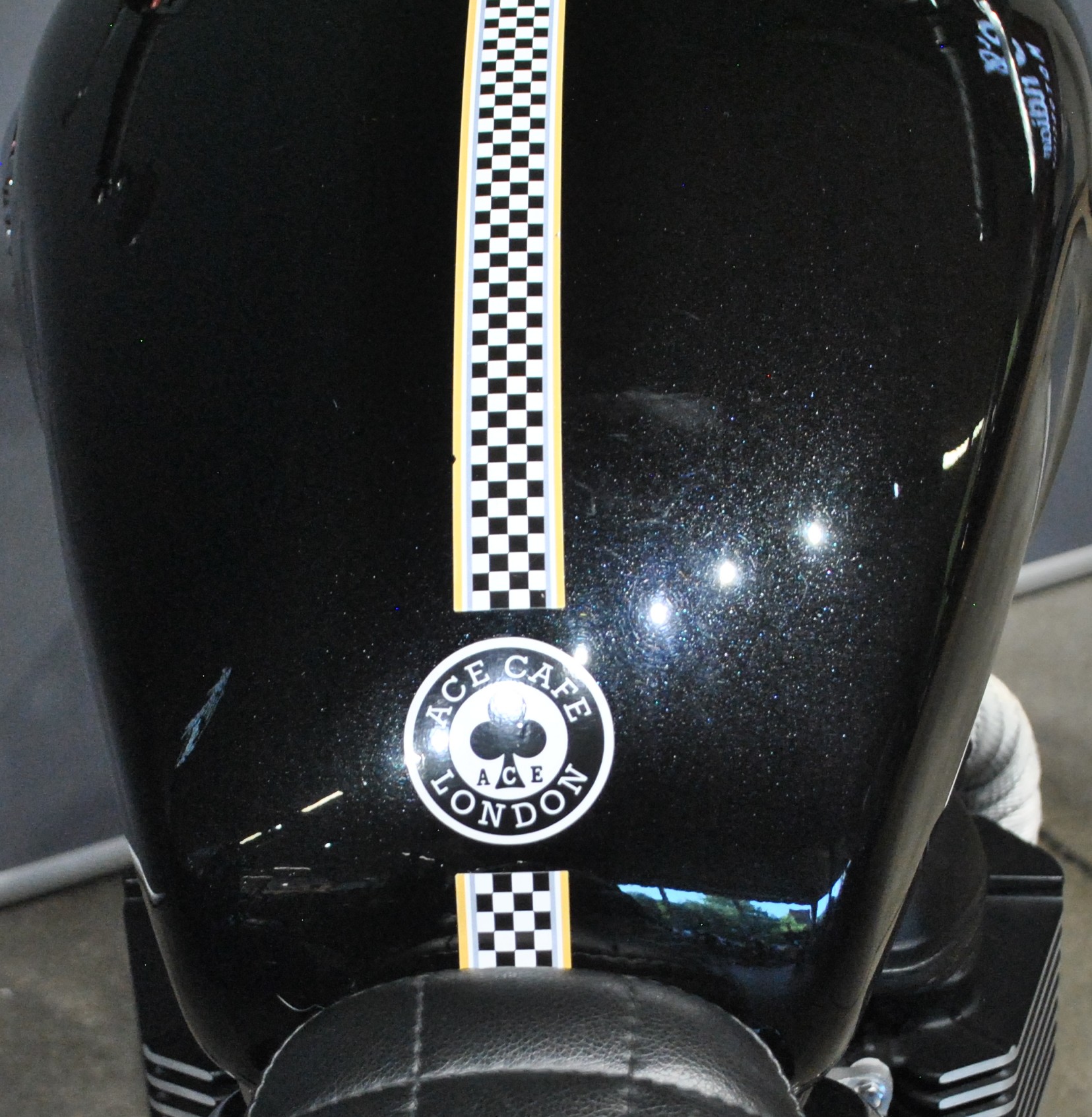 TRIUMPH Bonneville 900 i-image-8