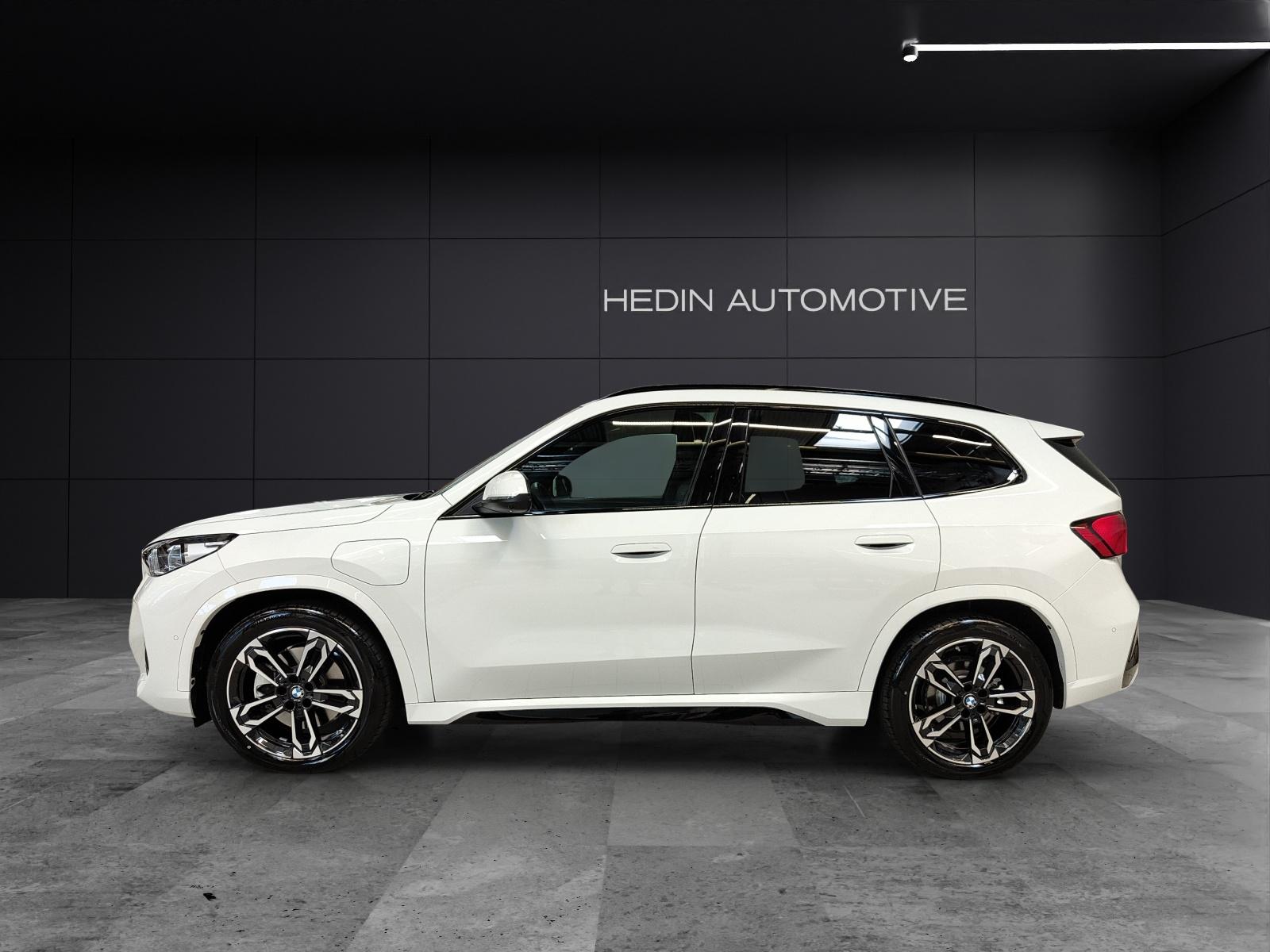 BMW X1 30e xDrive M Sport Parking Assistant Plus-showroom-element-1