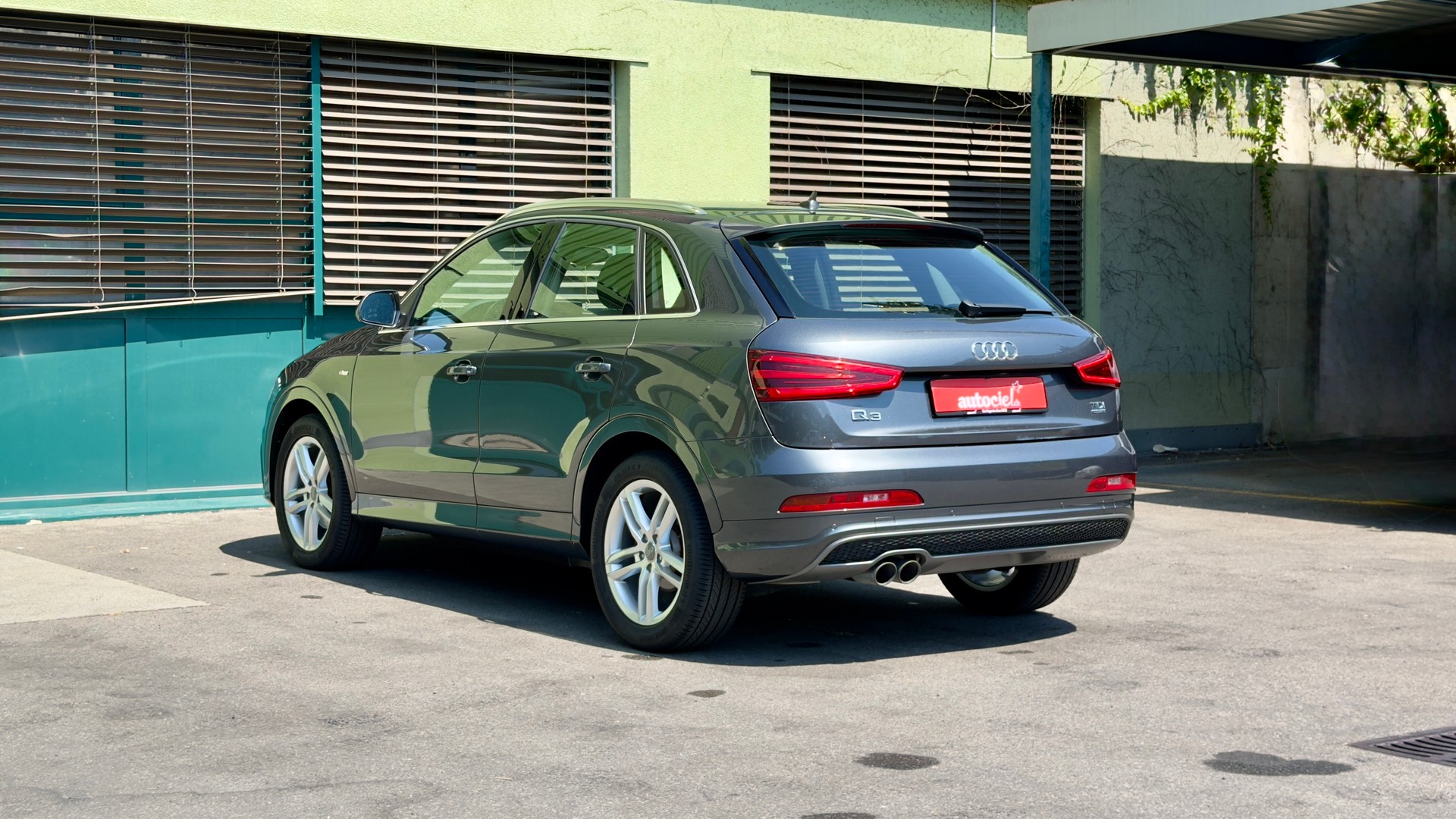 AUDI Q3 2.0 TDI quattro S-tronic-image-2