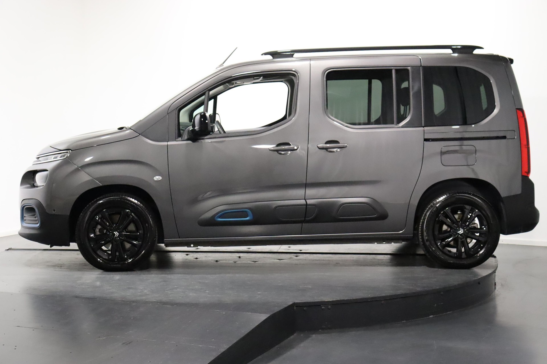 CITROEN e-Berlingo Shine-showroom-element-1