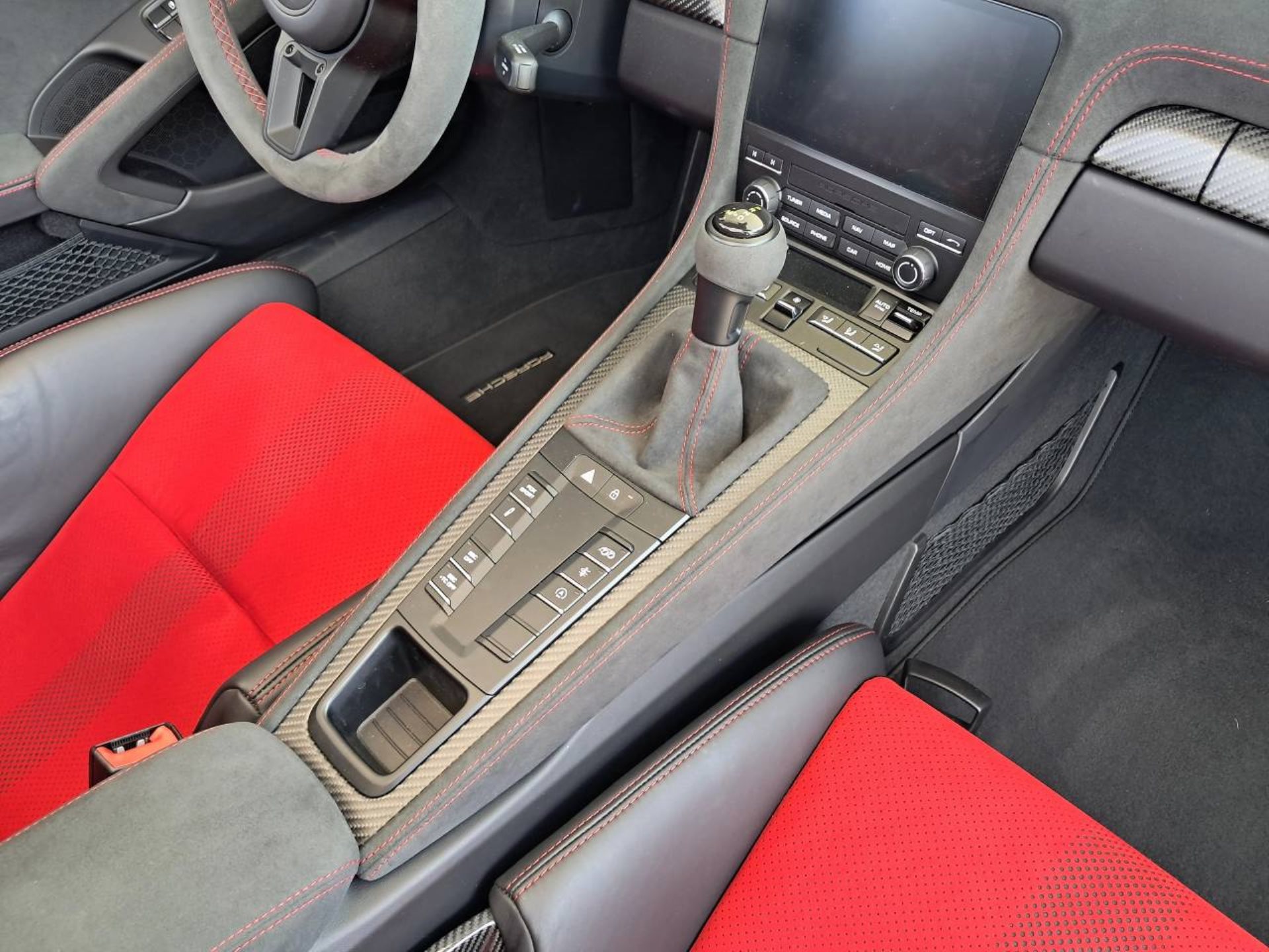 PORSCHE 718 Spyder RS-image-16
