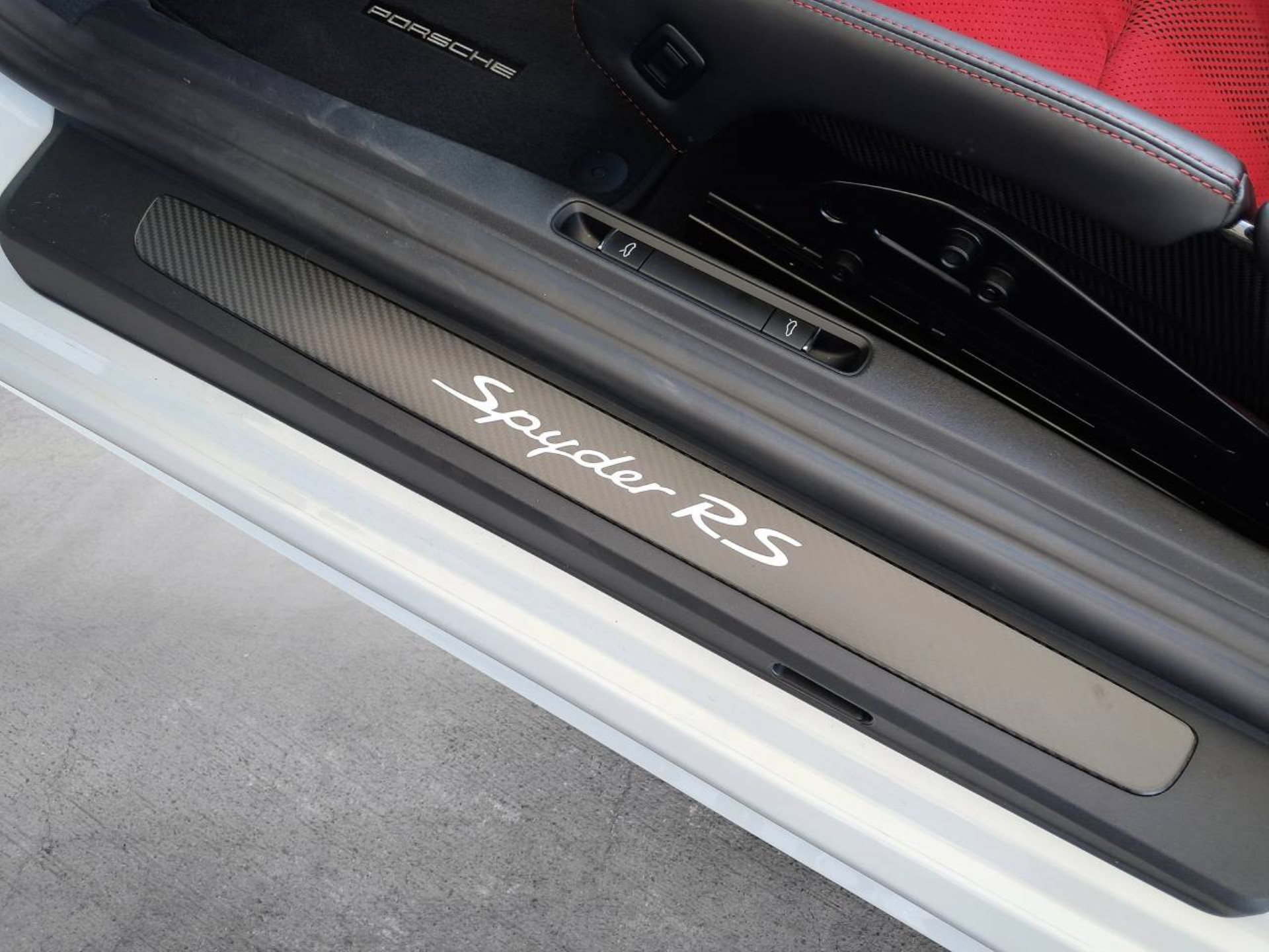 PORSCHE 718 Spyder RS-image-24