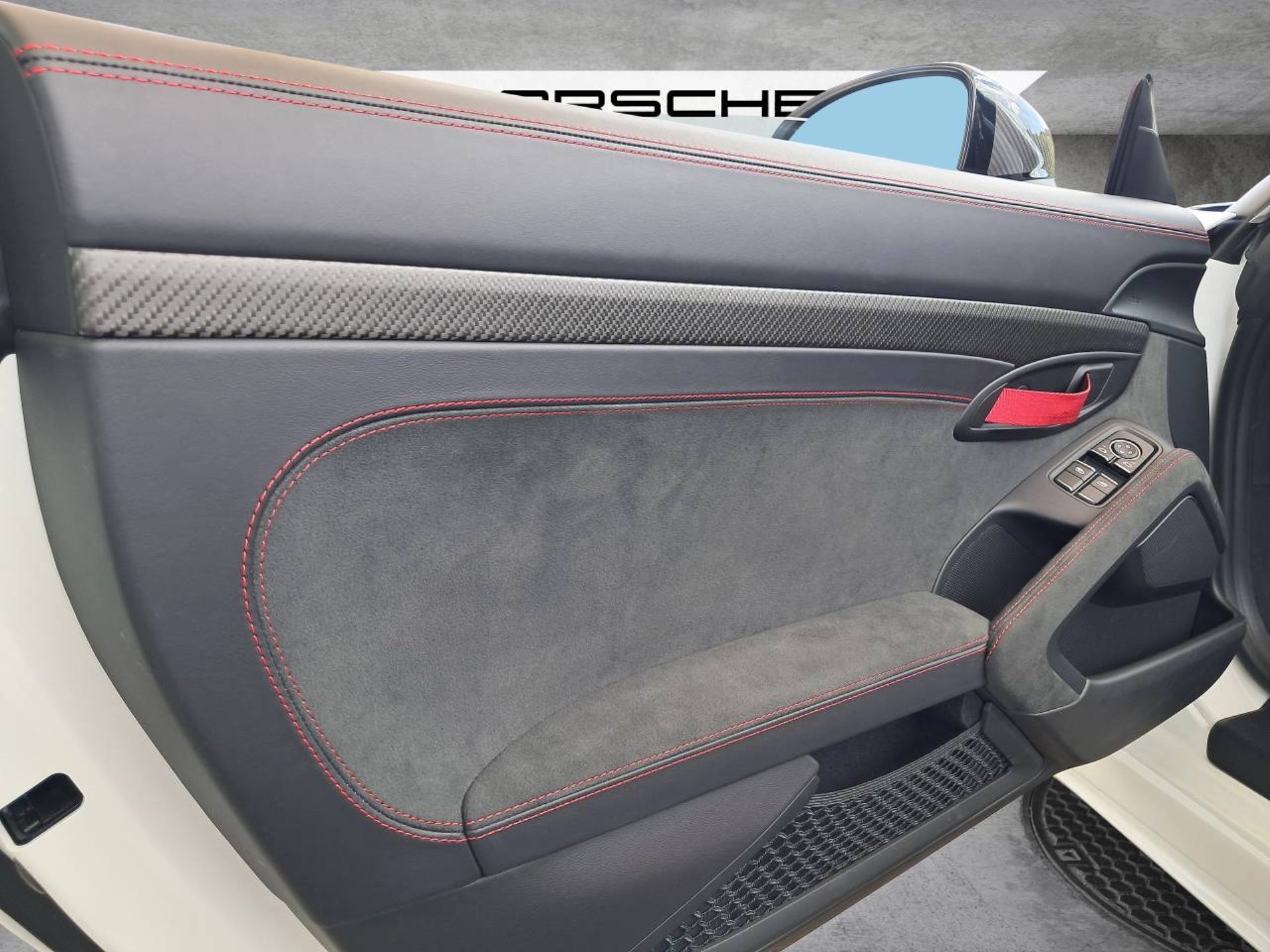 PORSCHE 718 Spyder RS-image-29
