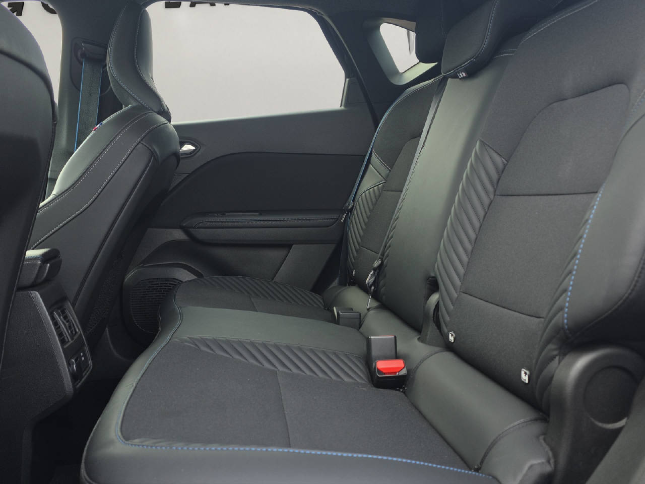 RENAULT Captur 1.3 TCe 160 esprit Alpine-image-9