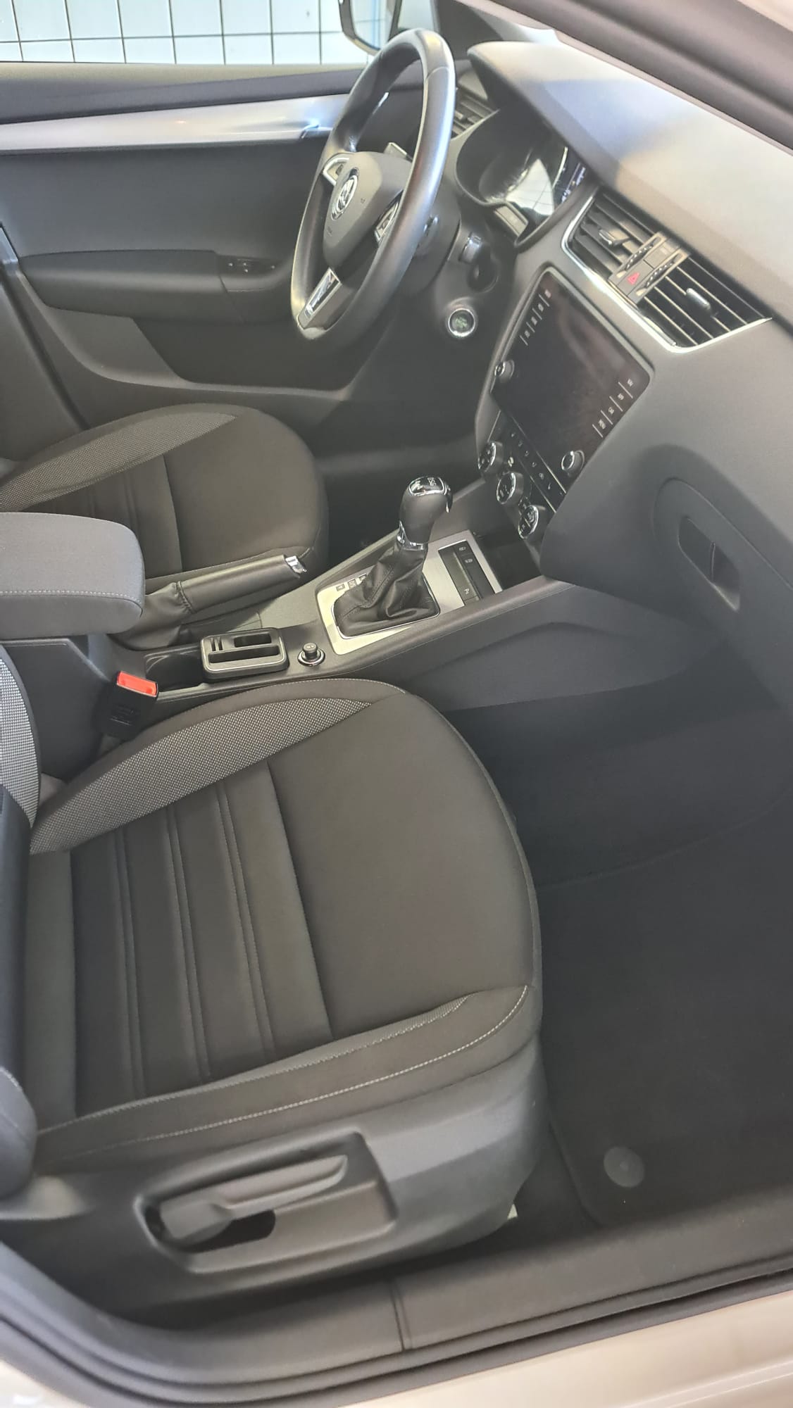 SKODA Octavia Combi 2.0 TDI Ambition 4x4 DSG-image-7