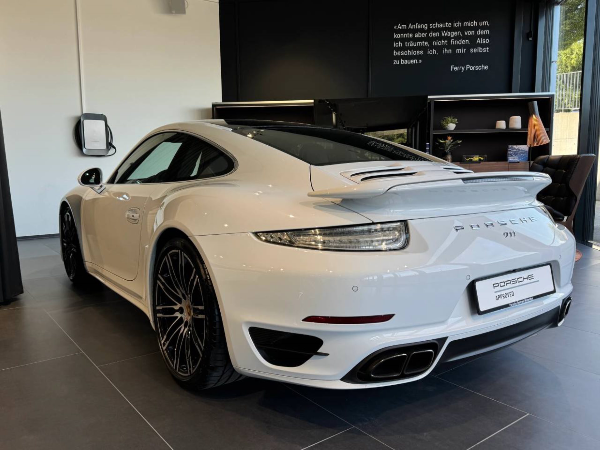 PORSCHE 911 Turbo-showroom-element-2