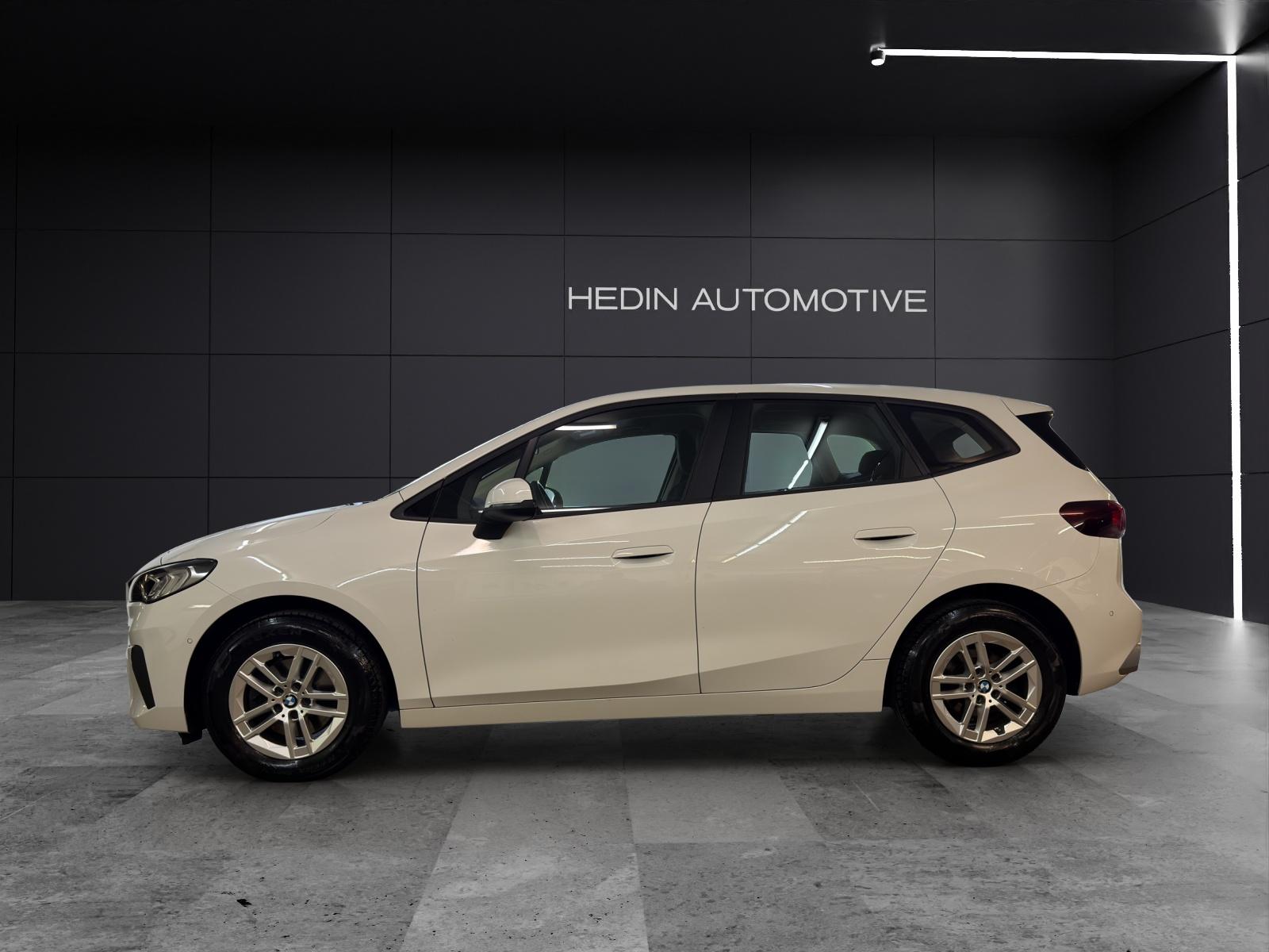 BMW 218i Active Tourer-showroom-element-1