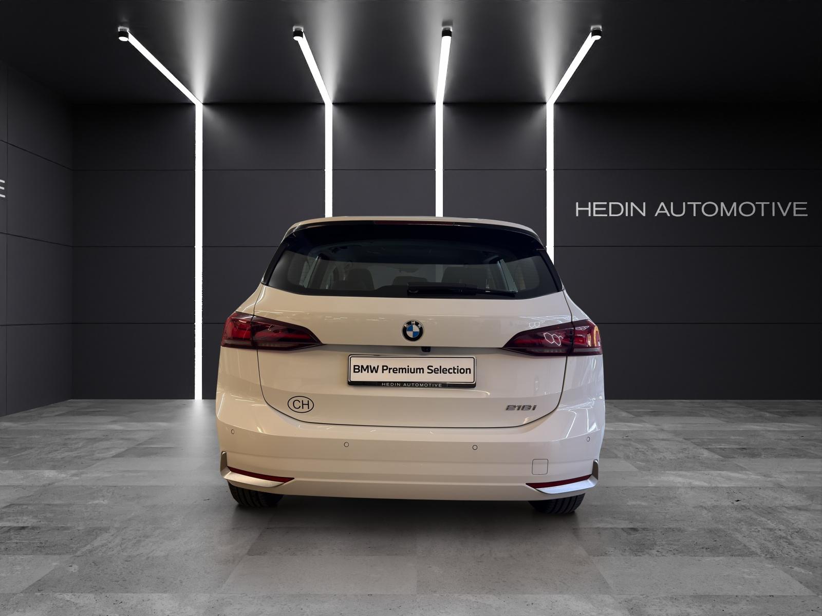 BMW 218i Active Tourer-showroom-element-3